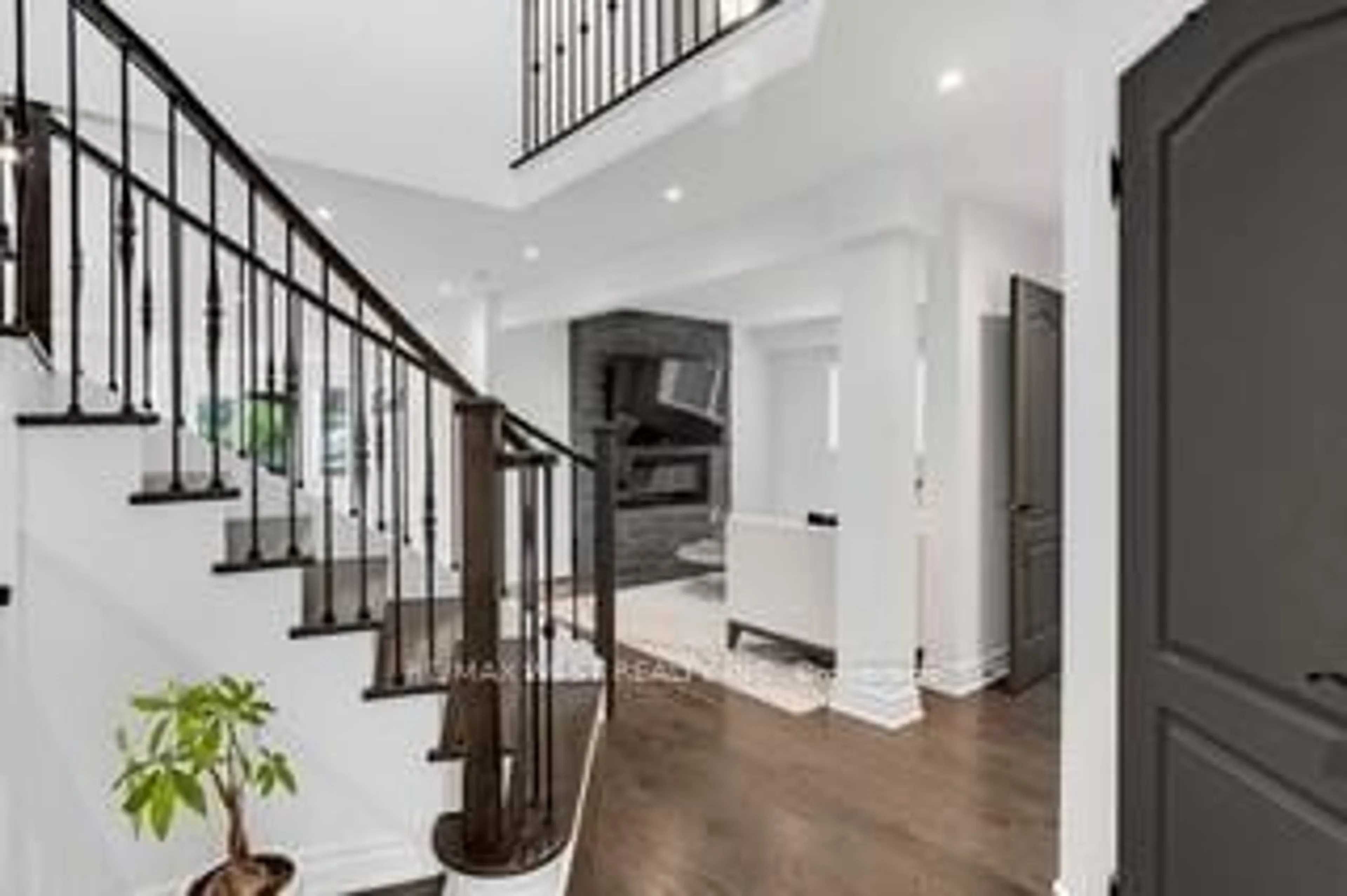Indoor entryway for 43 Wakely Blvd, Caledon Ontario L7E 2H1