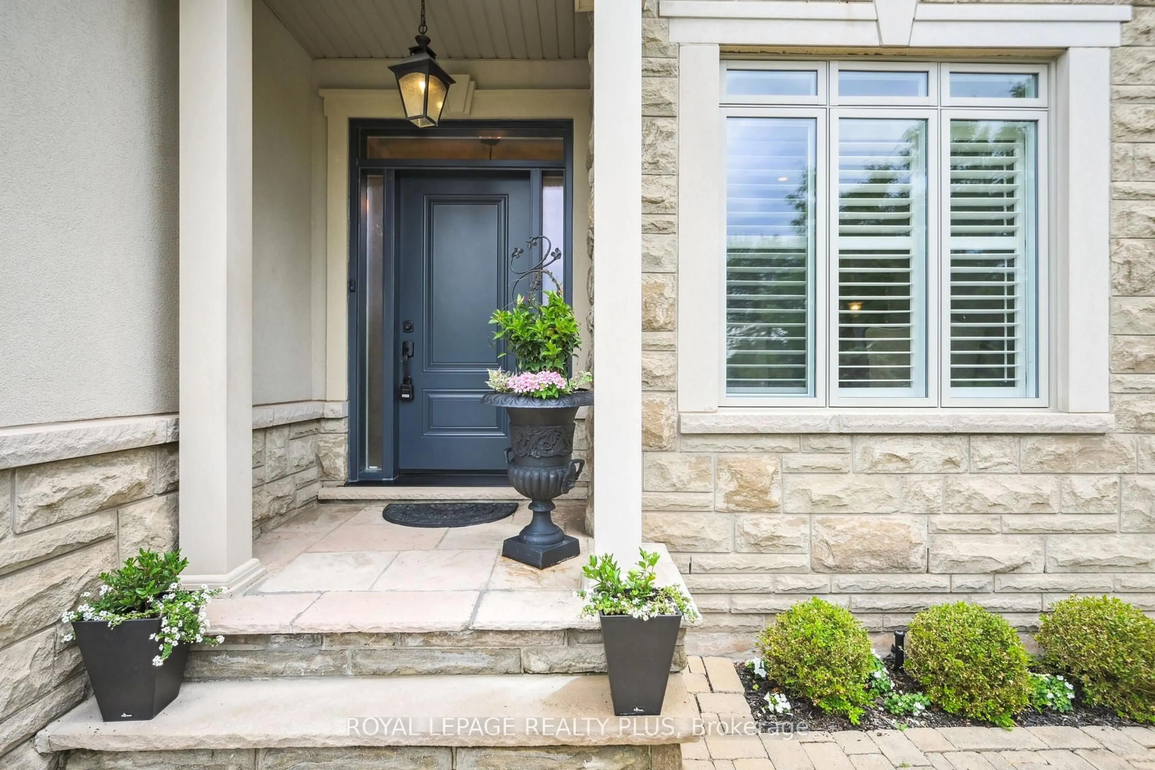 Indoor entryway for 2341 Tesla Cres, Oakville Ontario L6H 7T5