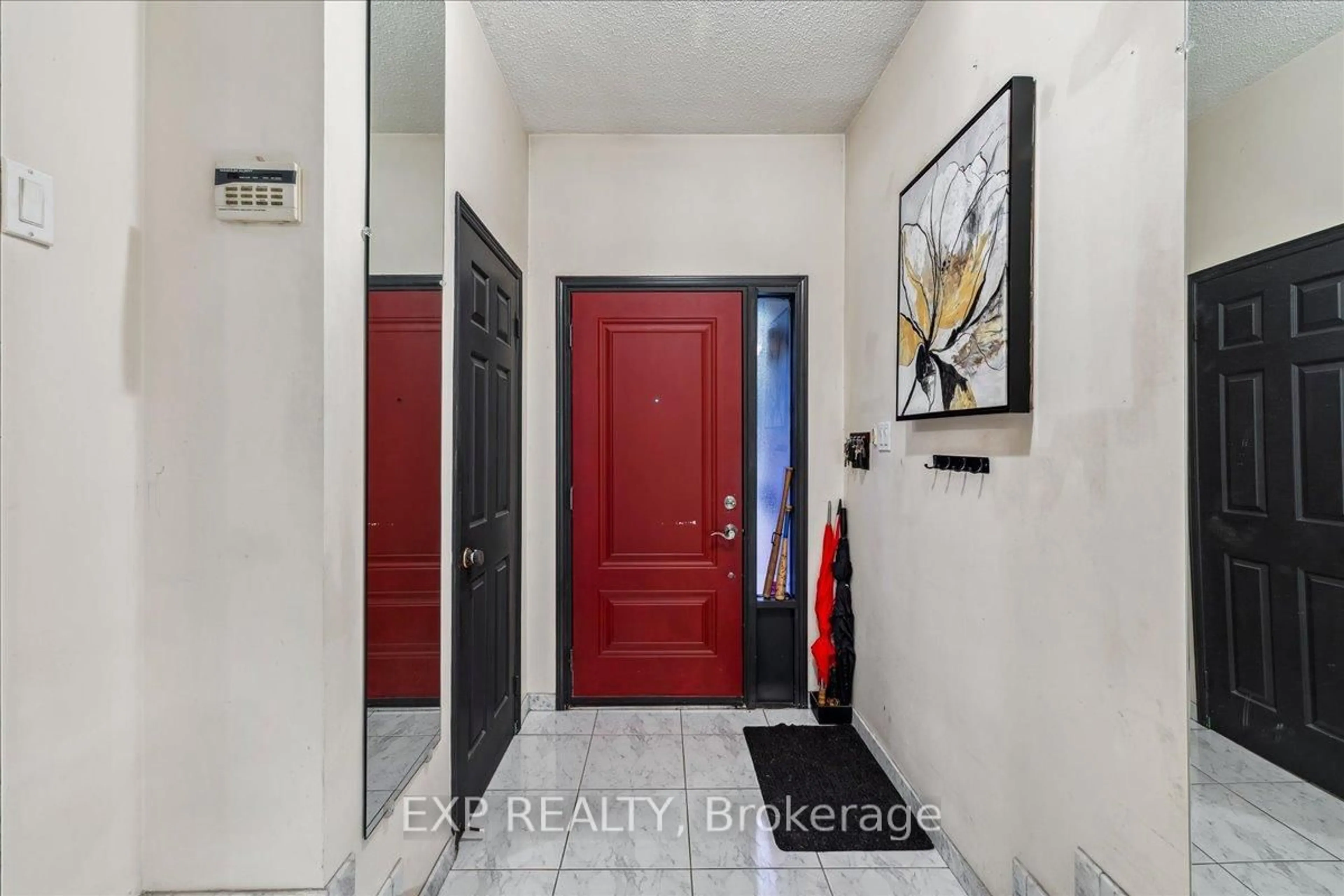 Indoor entryway for 62 Tamarack Circ, Toronto Ontario M9P 3T9