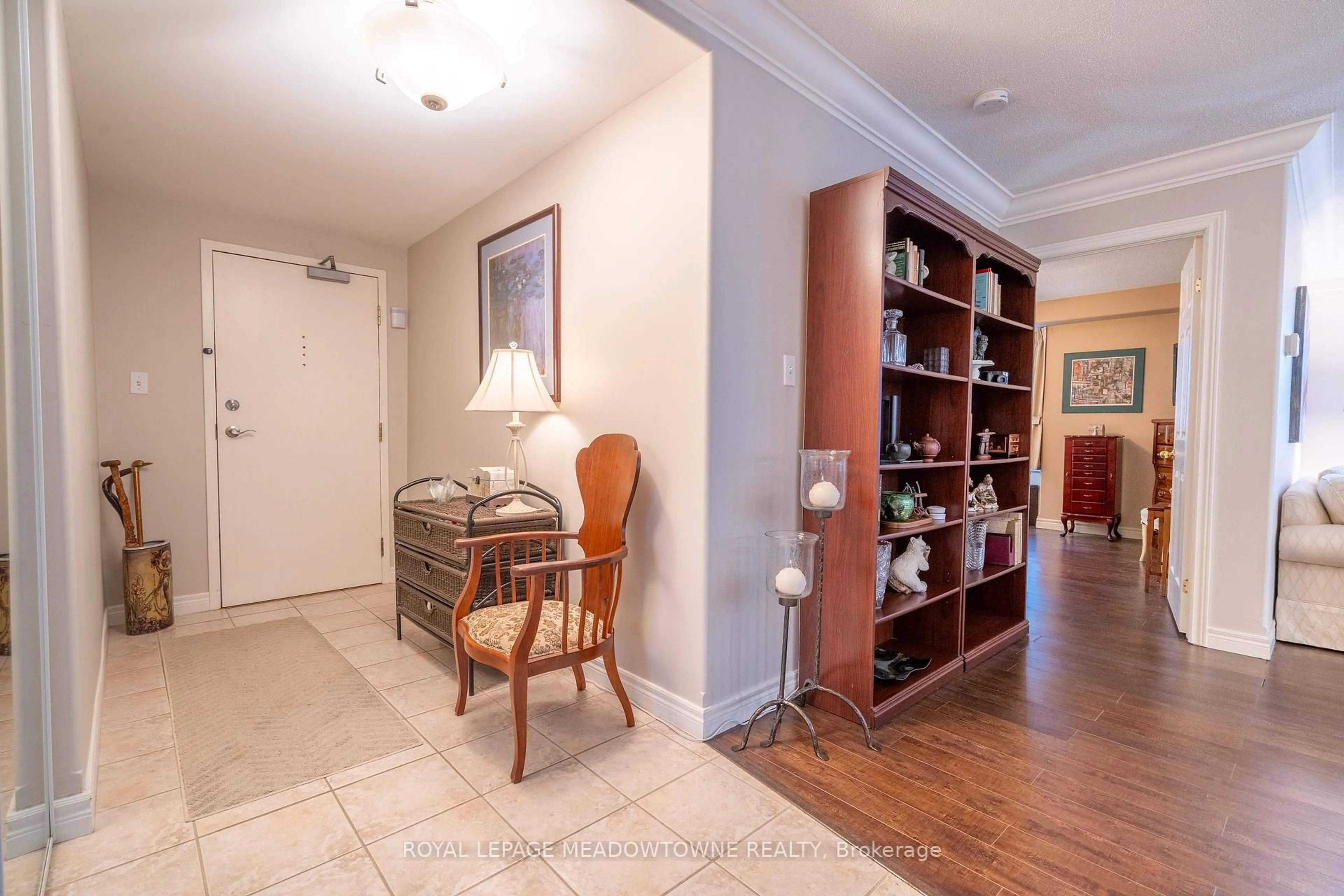 Indoor entryway for 1272 Ontario St #304, Burlington Ontario L7S 2L8