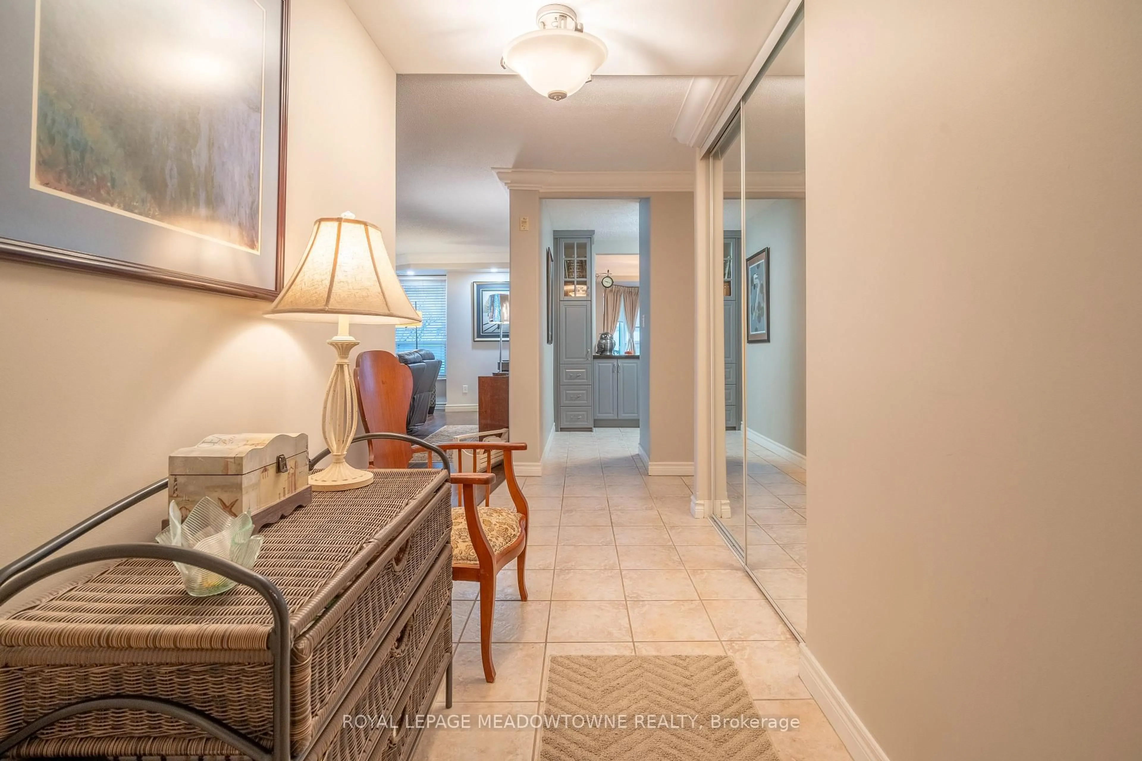 Indoor entryway for 1272 Ontario St #304, Burlington Ontario L7S 2L8