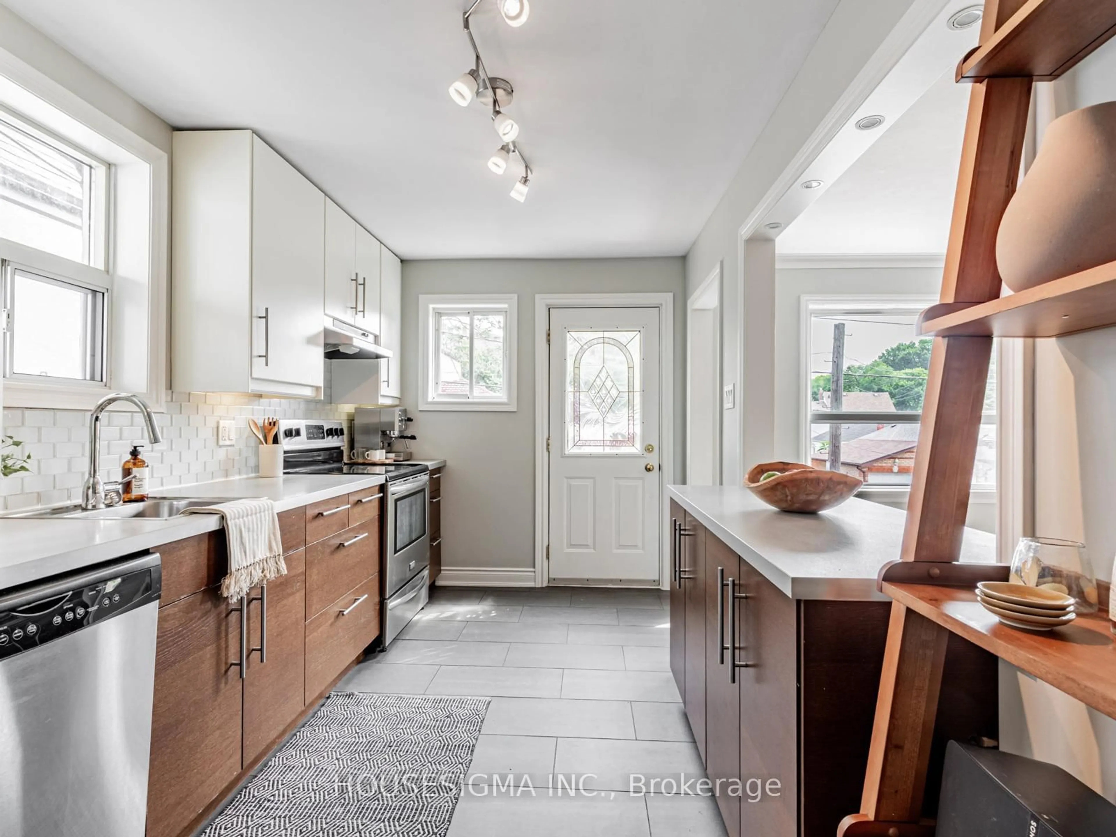 Open concept kitchen, ceramic/tile floor for 12 Haverson Blvd, Toronto Ontario M6M 3J4