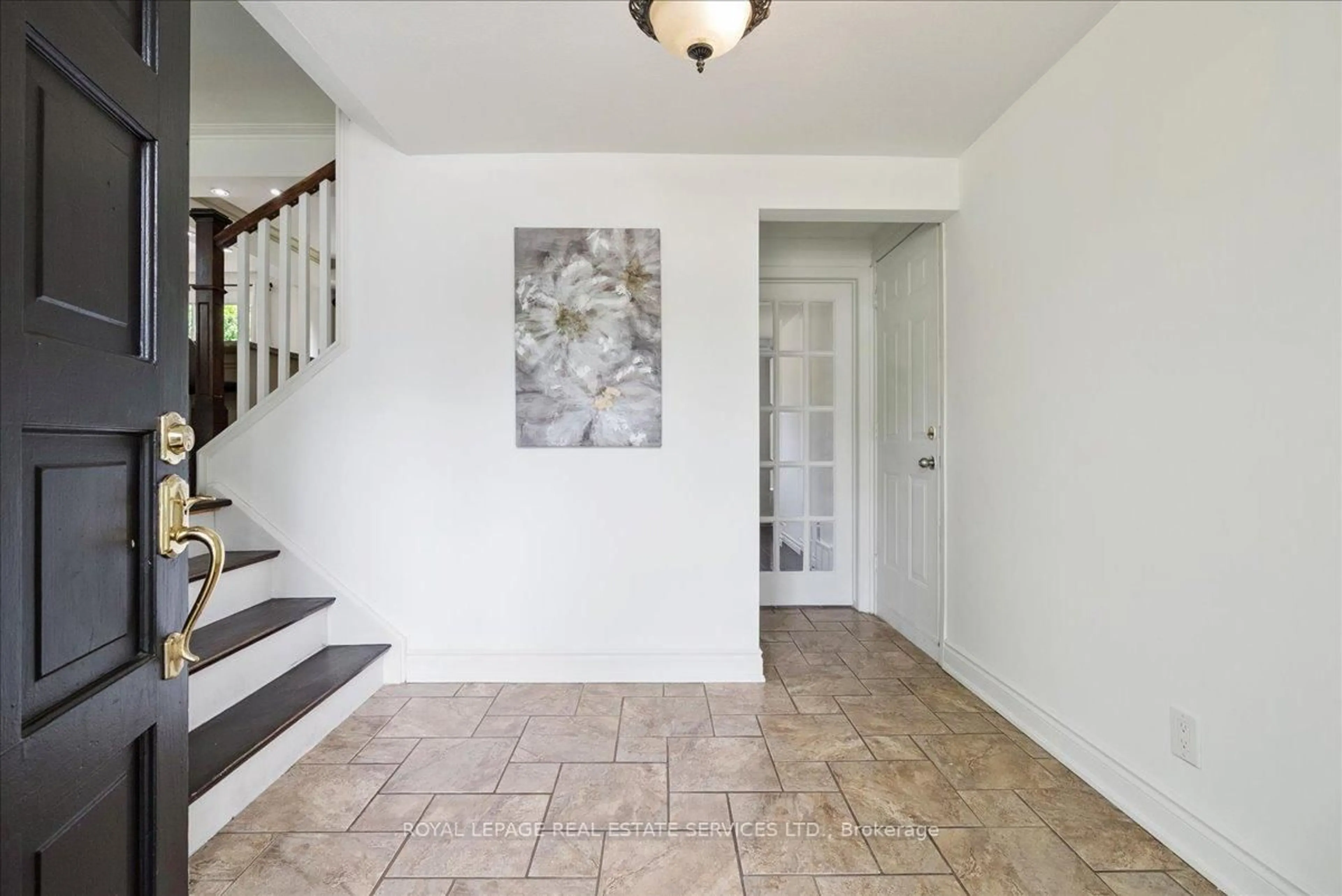 Indoor entryway for 4060 Flemish Dr, Burlington Ontario L7L 1Z8