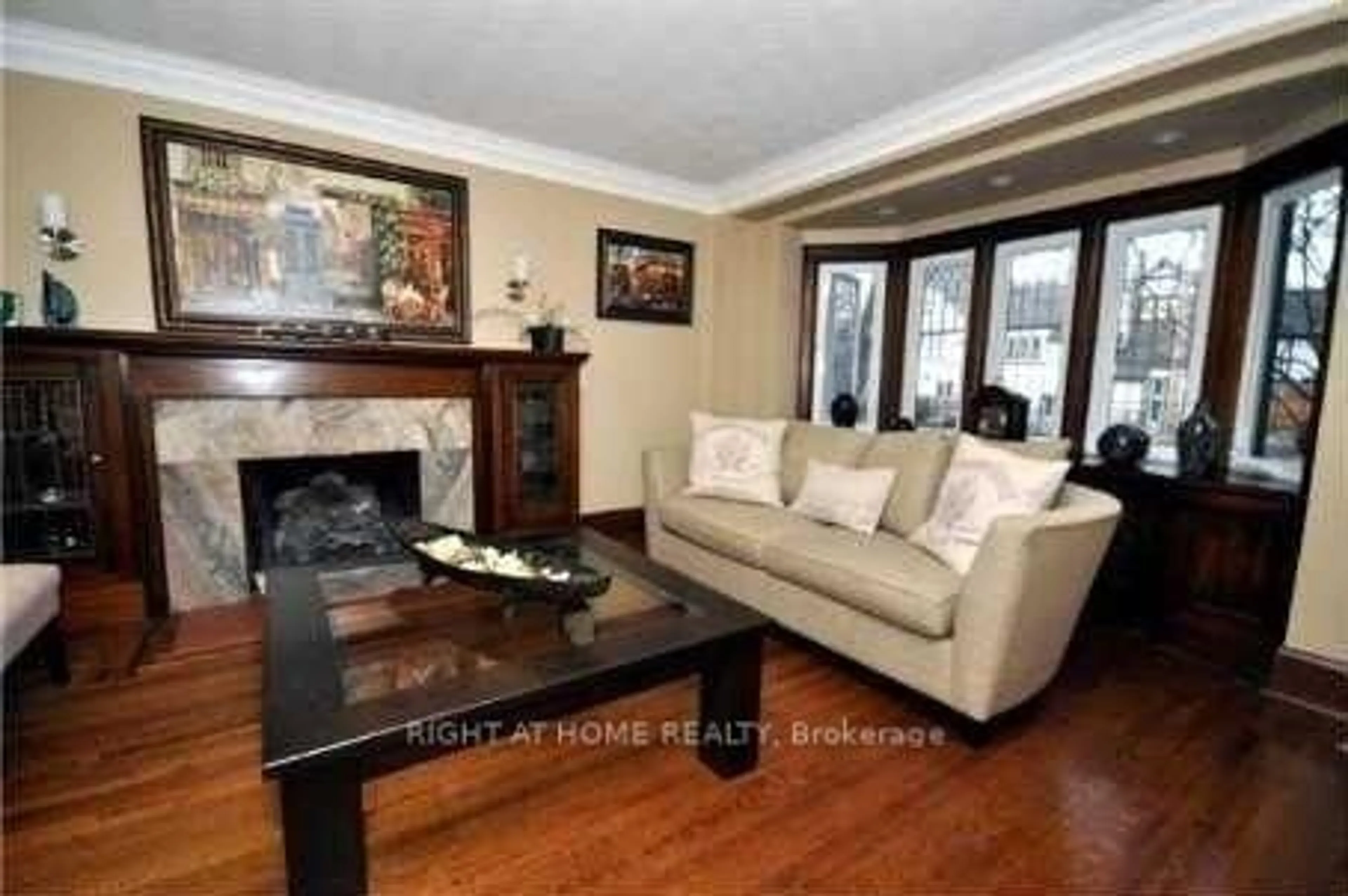 Living room with furniture, unknown for 46 Jackson Ave, Toronto Ontario M8X 2J4