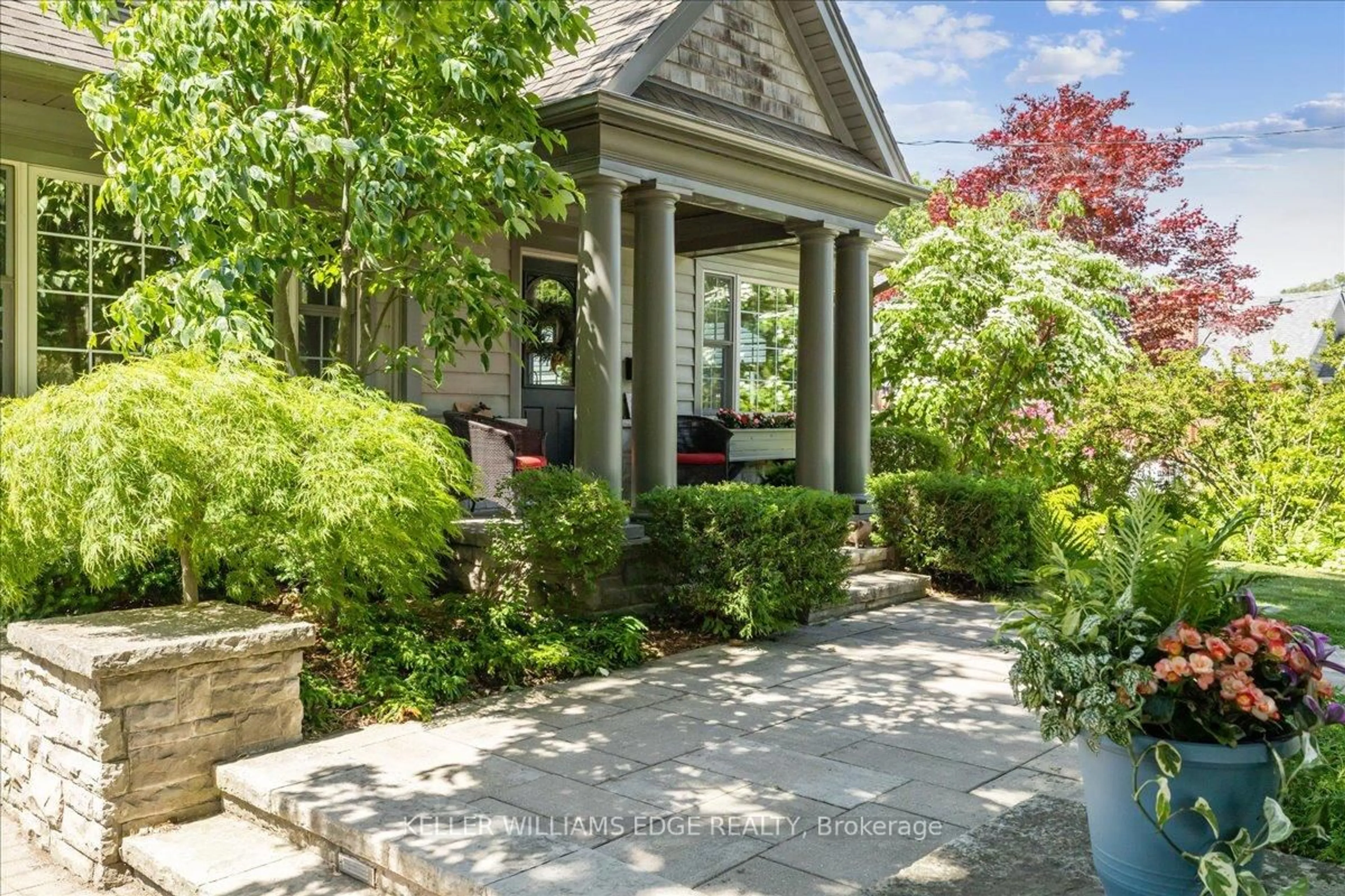 Unknown for 392 Pepper Dr, Burlington Ontario L7R 3C9