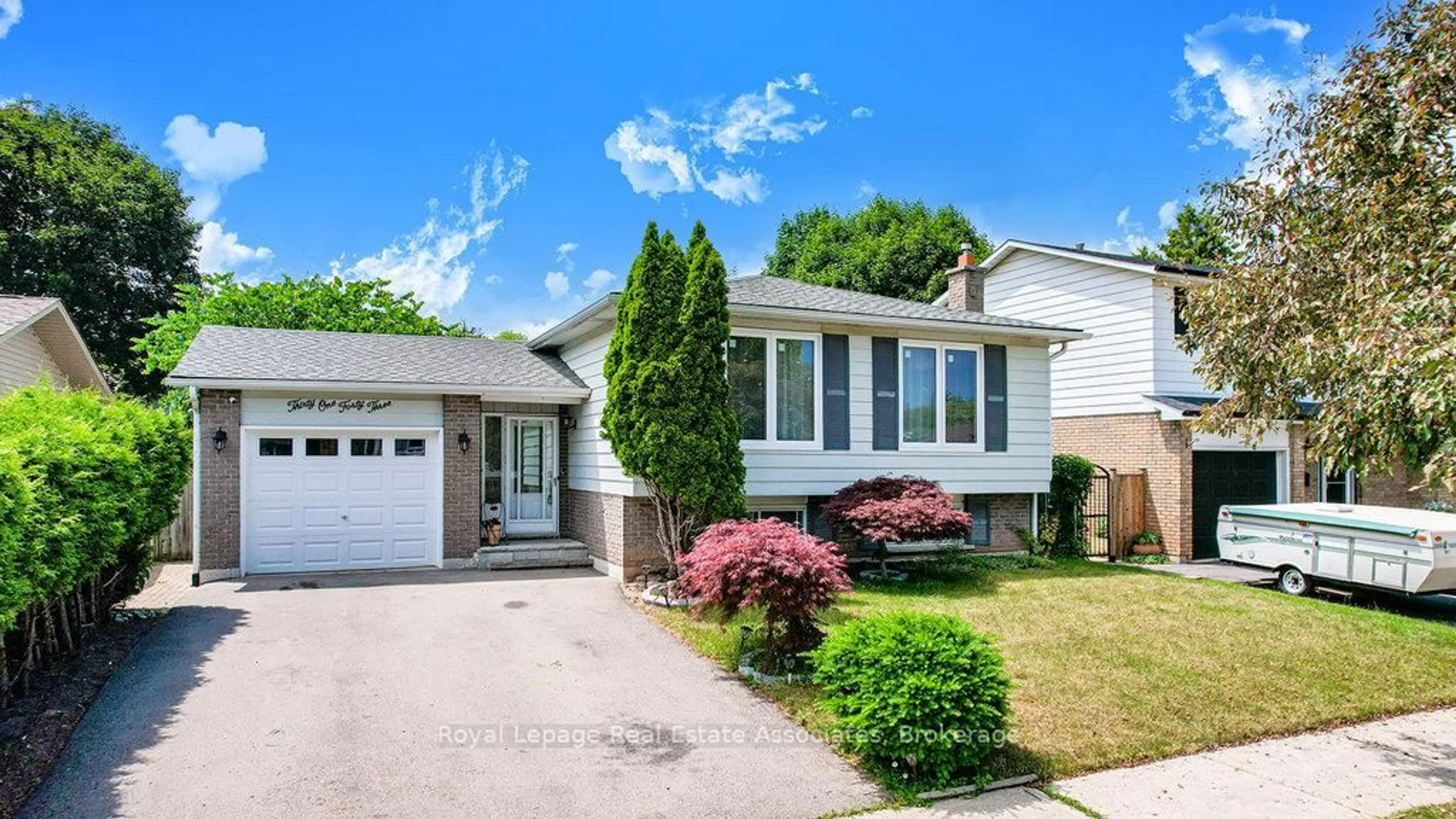 Home with vinyl exterior material, street for 3143 Michael Cres, Burlington Ontario L7M 1V3