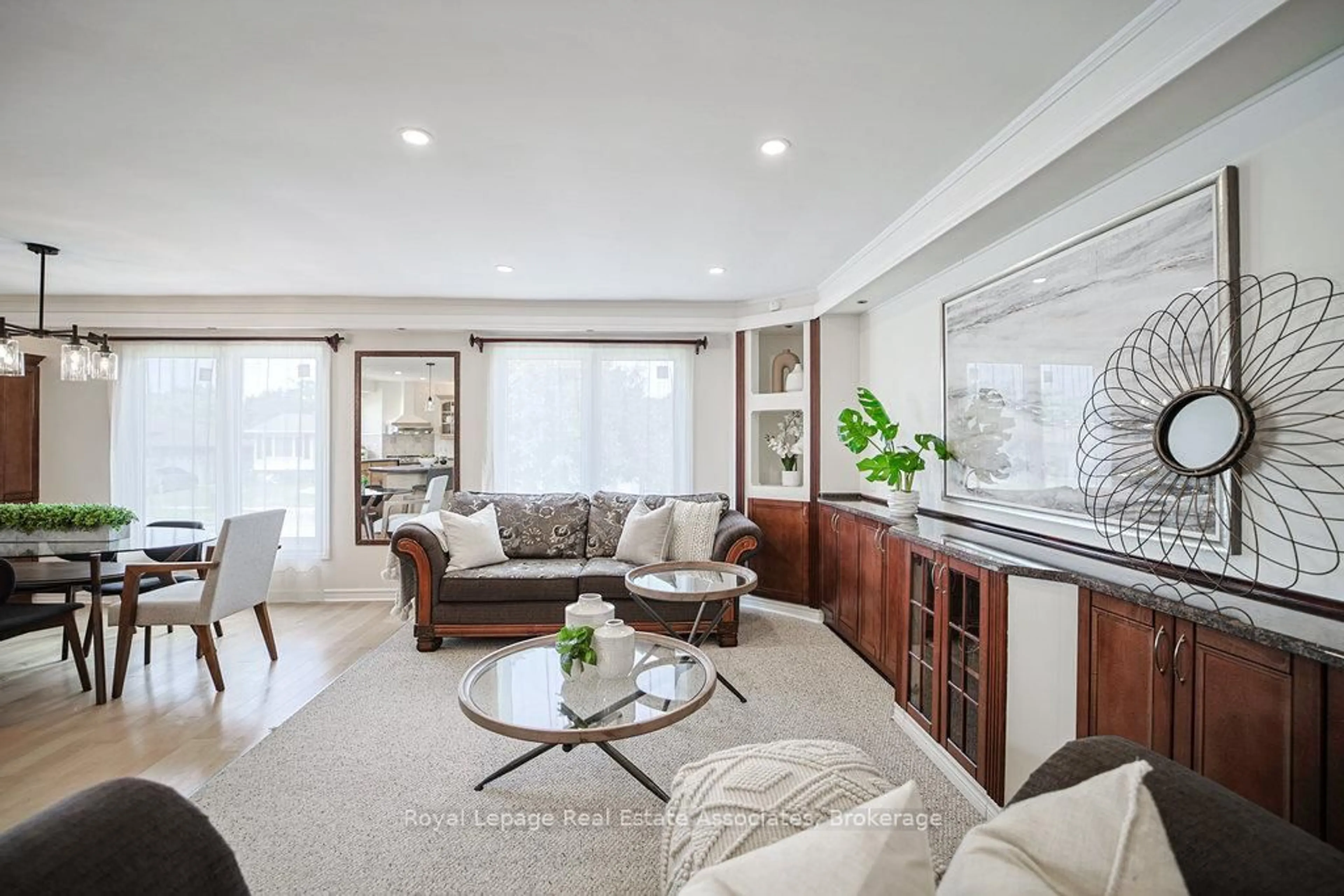 Living room with furniture, unknown for 3143 Michael Cres, Burlington Ontario L7M 1V3