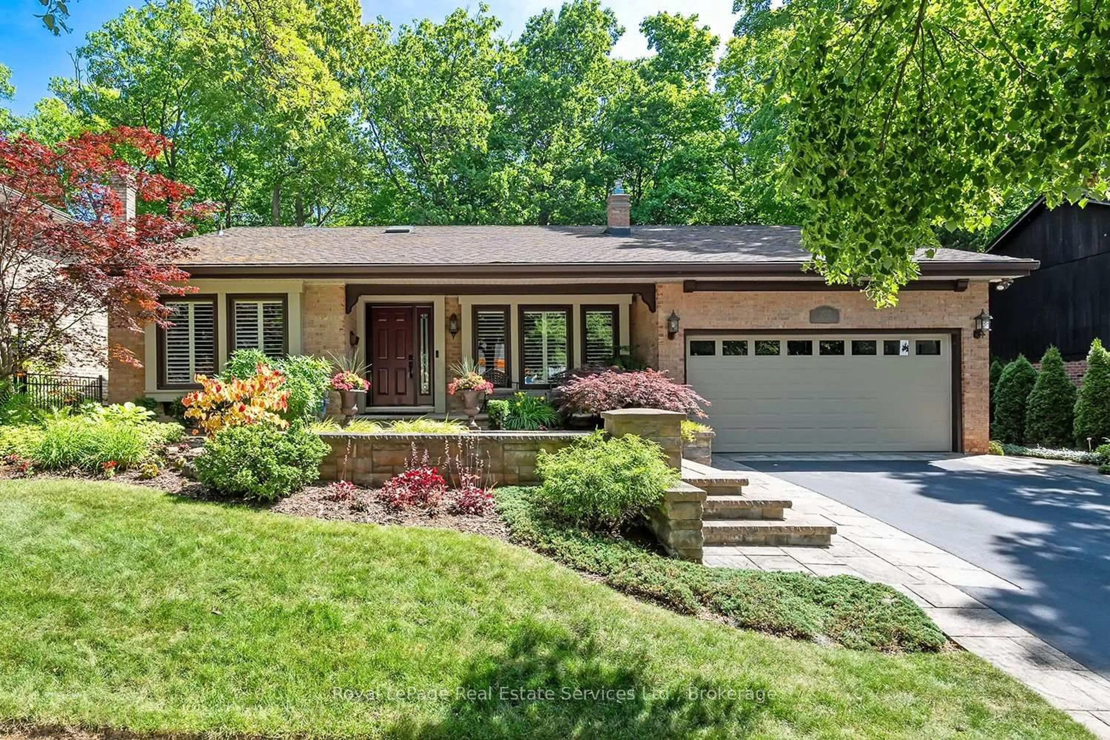 Home with brick exterior material, street for 1933 Four Seasons Dr, Burlington Ontario L7P 2Y3