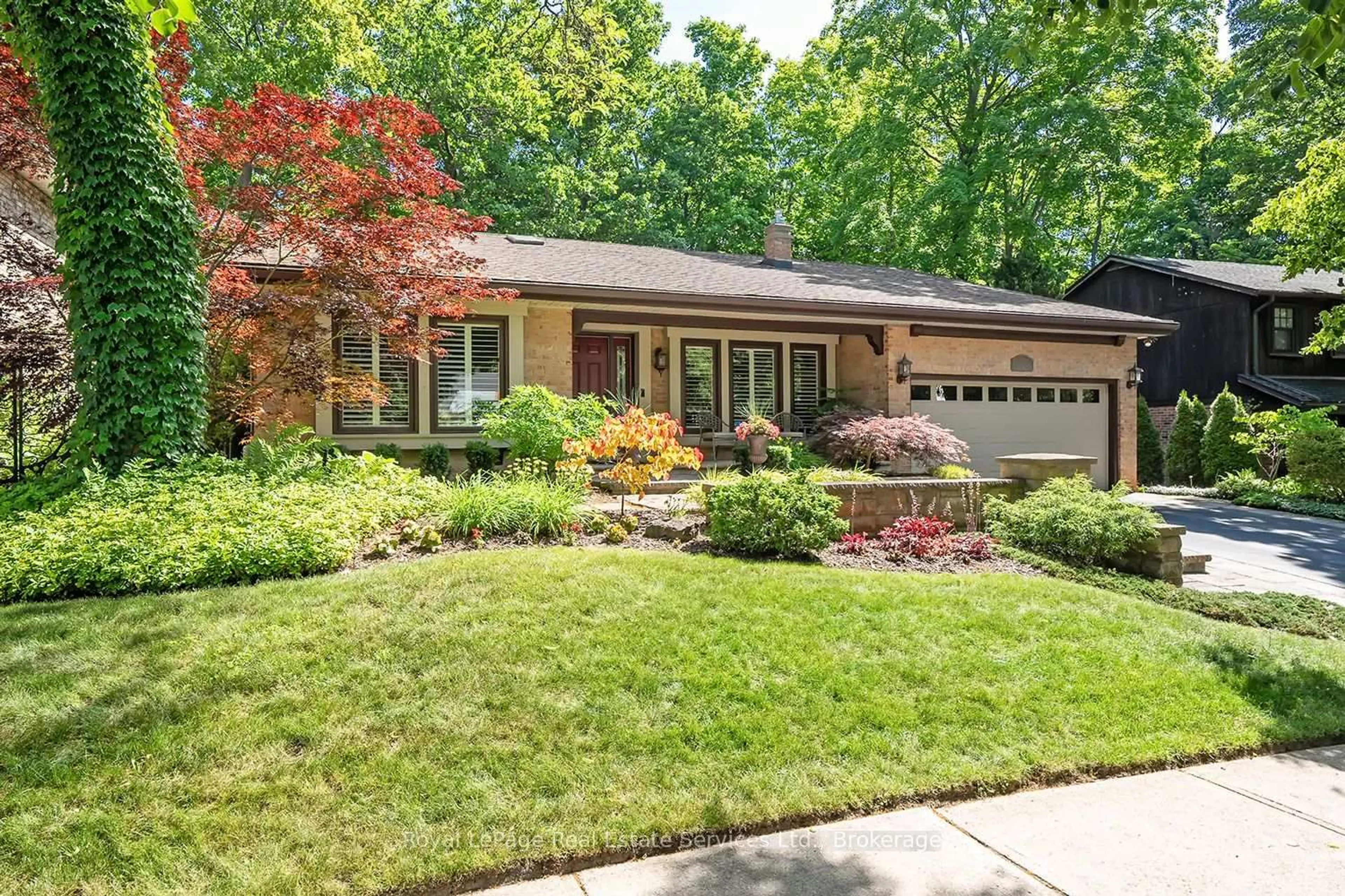 Home with brick exterior material, street for 1933 Four Seasons Dr, Burlington Ontario L7P 2Y3