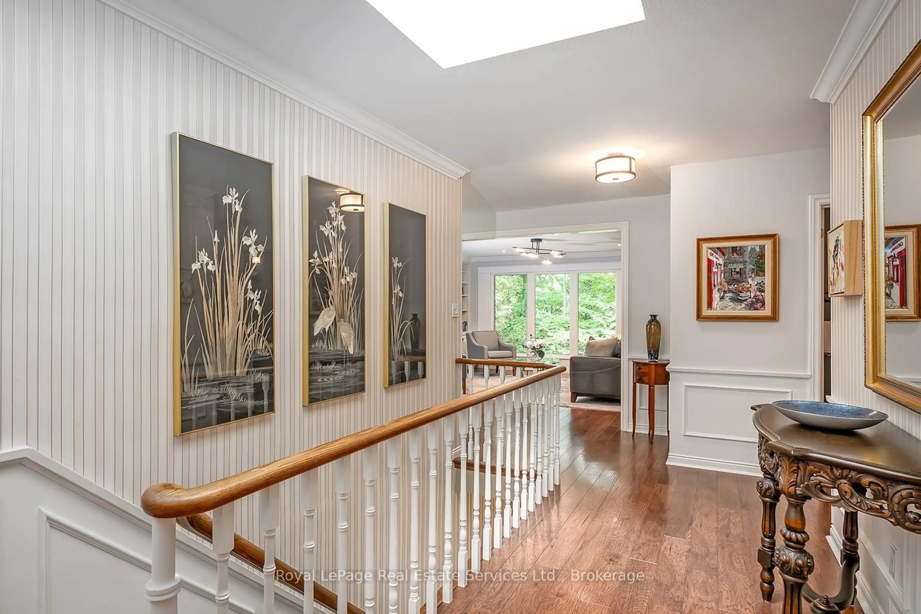 Indoor entryway for 1933 Four Seasons Dr, Burlington Ontario L7P 2Y3