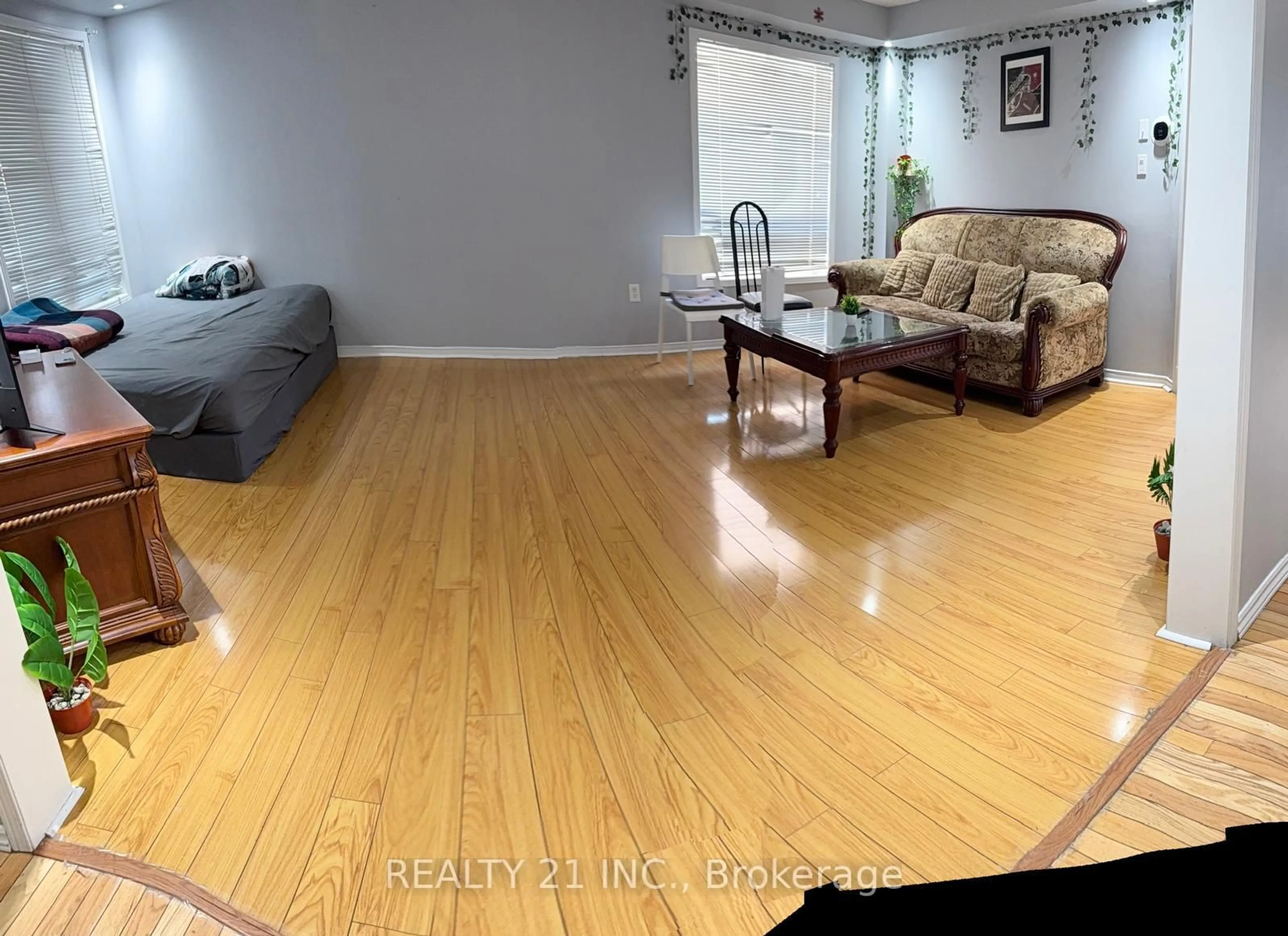 A pic of a room for 3 Sandyshores Dr, Brampton Ontario L6R 2G9