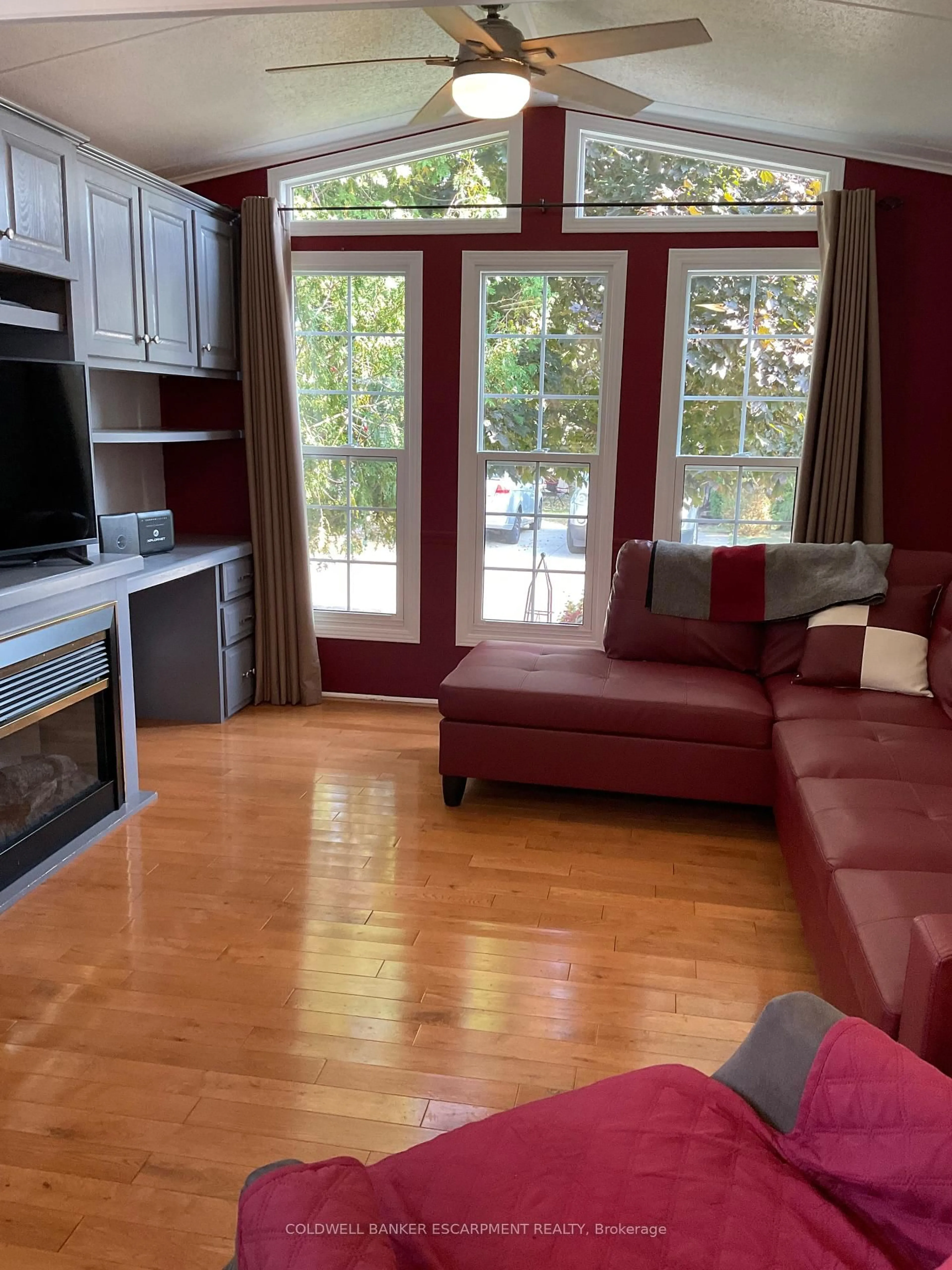 Living room with furniture, wood/laminate floor for 4449 Milburough Line #5 Spruce, Burlington Ontario L7P 0P5