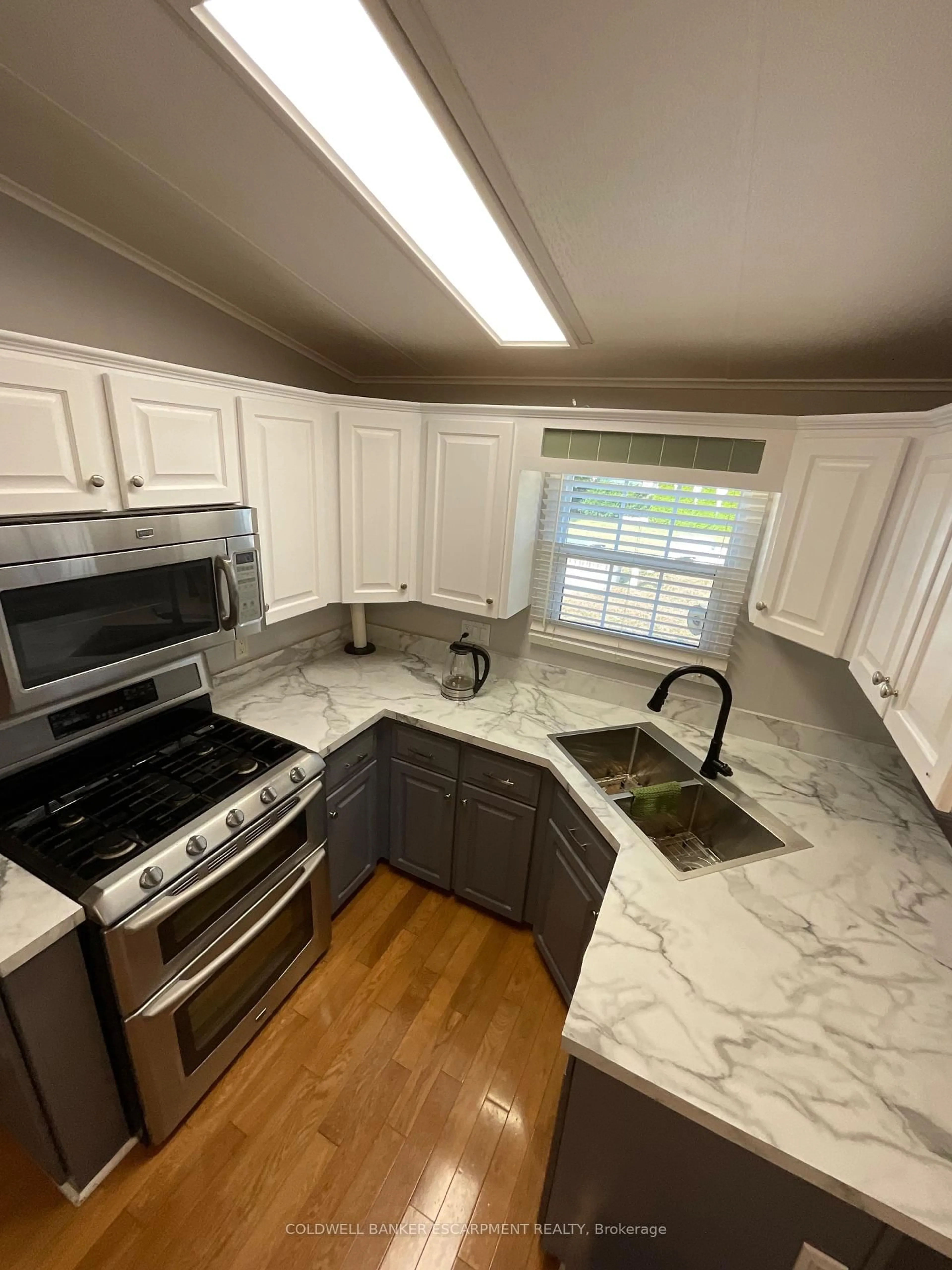 Open concept kitchen, unknown for 4449 Milburough Line #5 Spruce, Burlington Ontario L7P 0P5