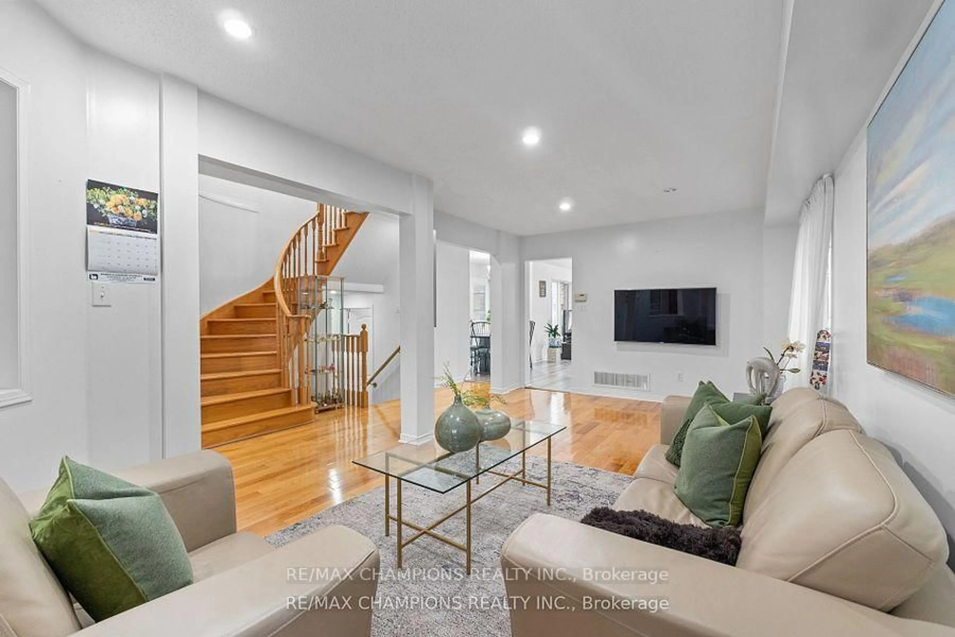 Living room with furniture, unknown for 30 Larkspur Rd, Brampton Ontario L6R 2T6