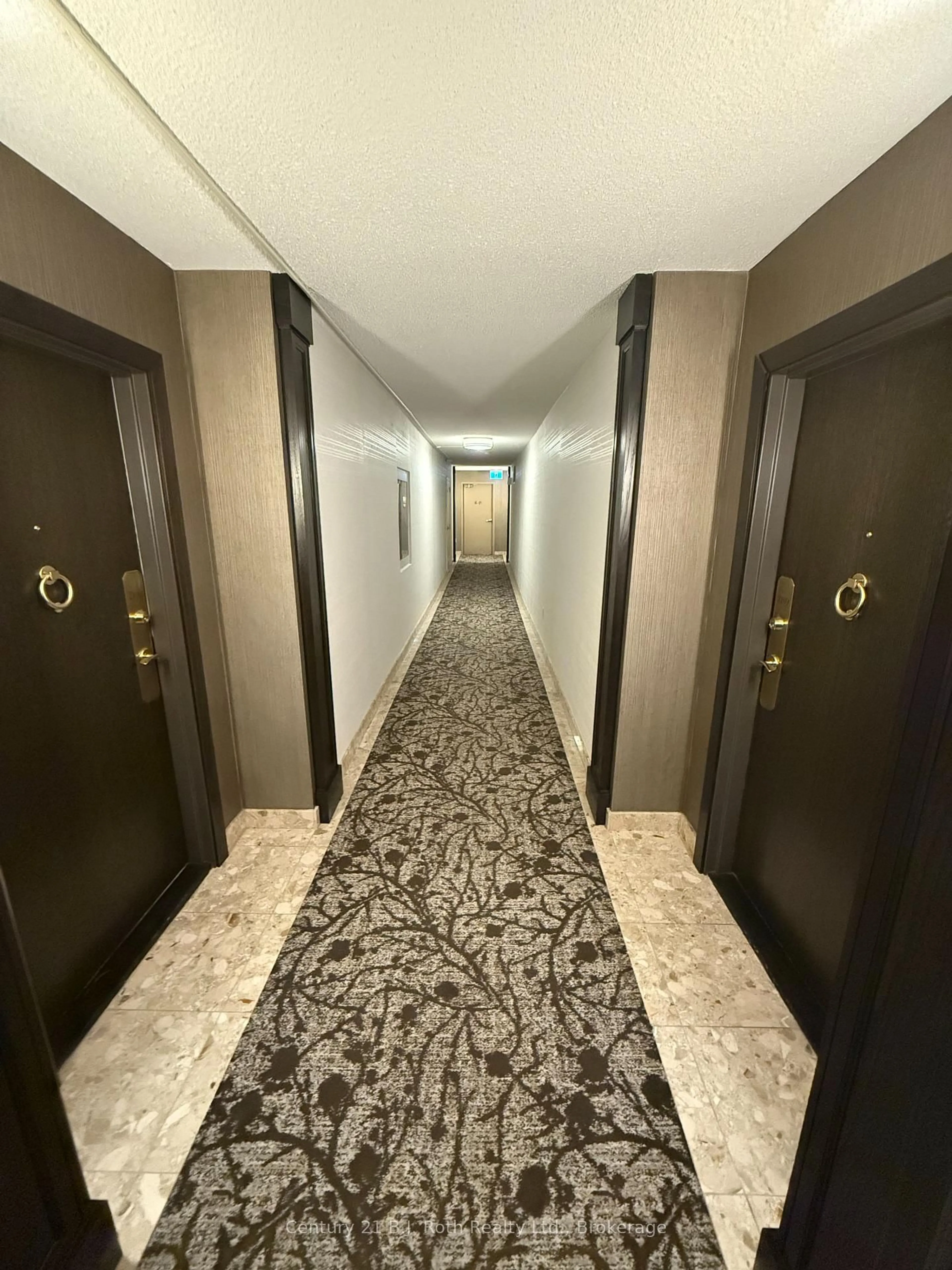 Indoor foyer for 820 Burnhamthorpe Rd #2107, Toronto Ontario M9C 4W2