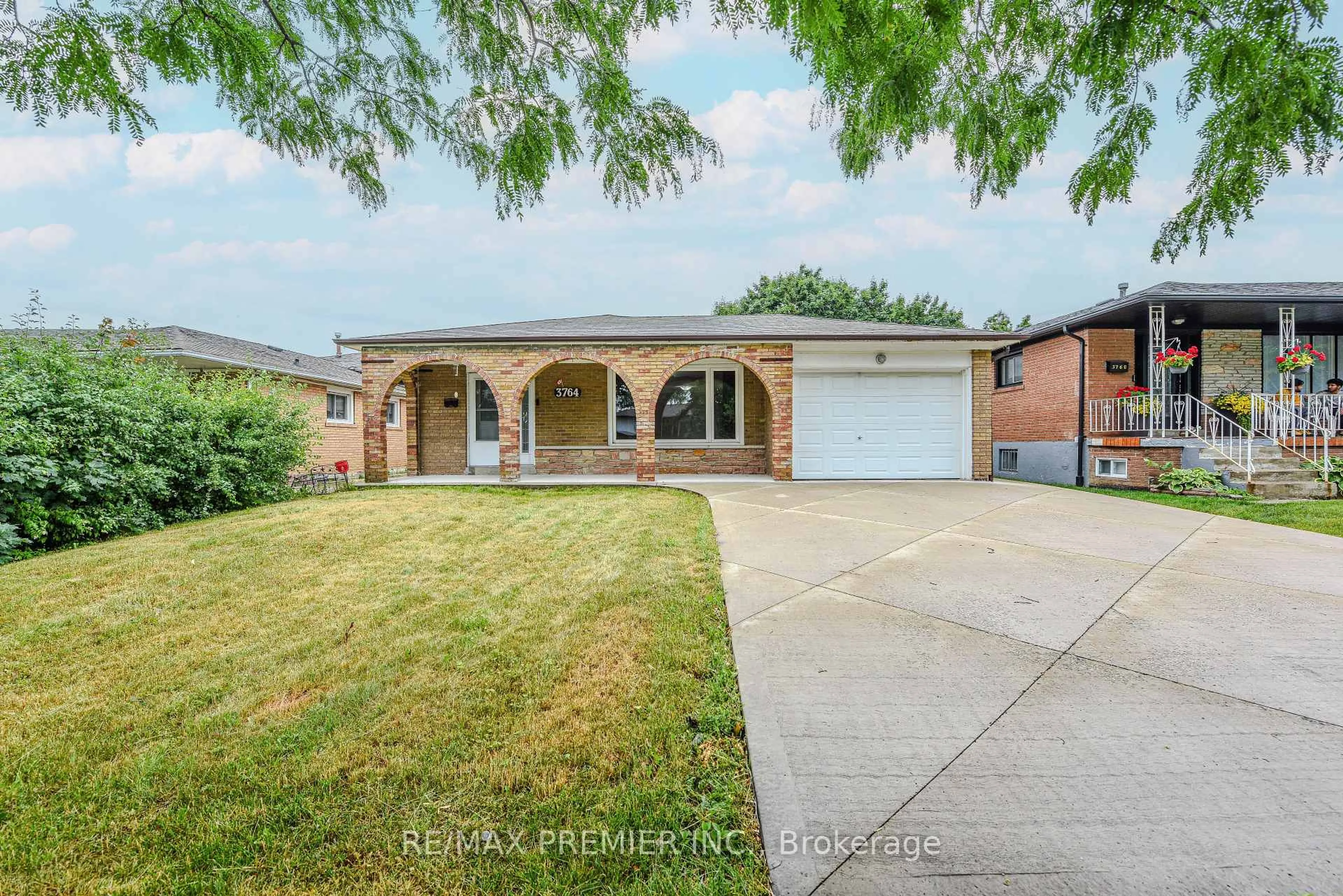 Home with brick exterior material, street for 3764 Wyewood Rd, Mississauga Ontario L4T 2A2