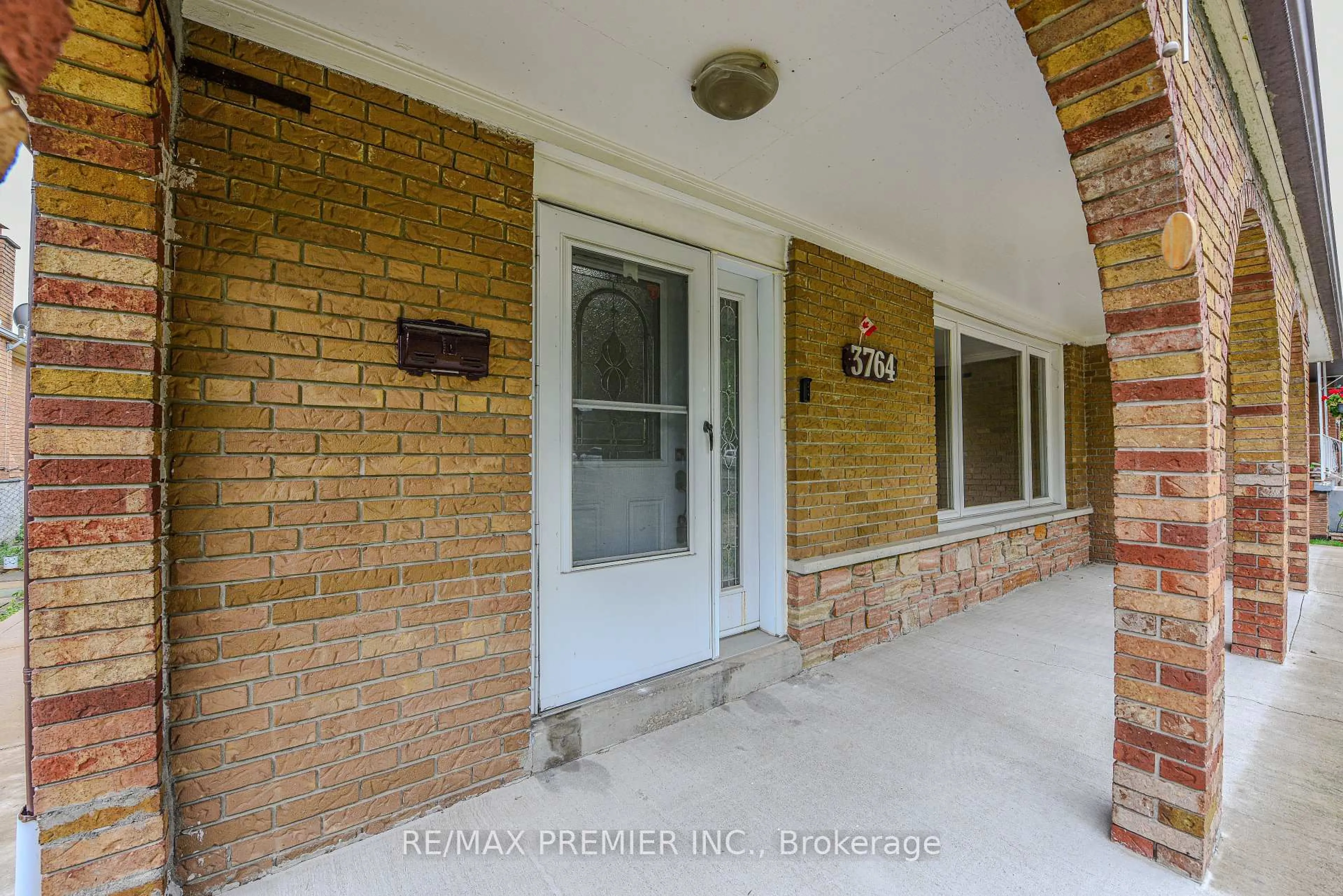Unknown for 3764 Wyewood Rd, Mississauga Ontario L4T 2A2