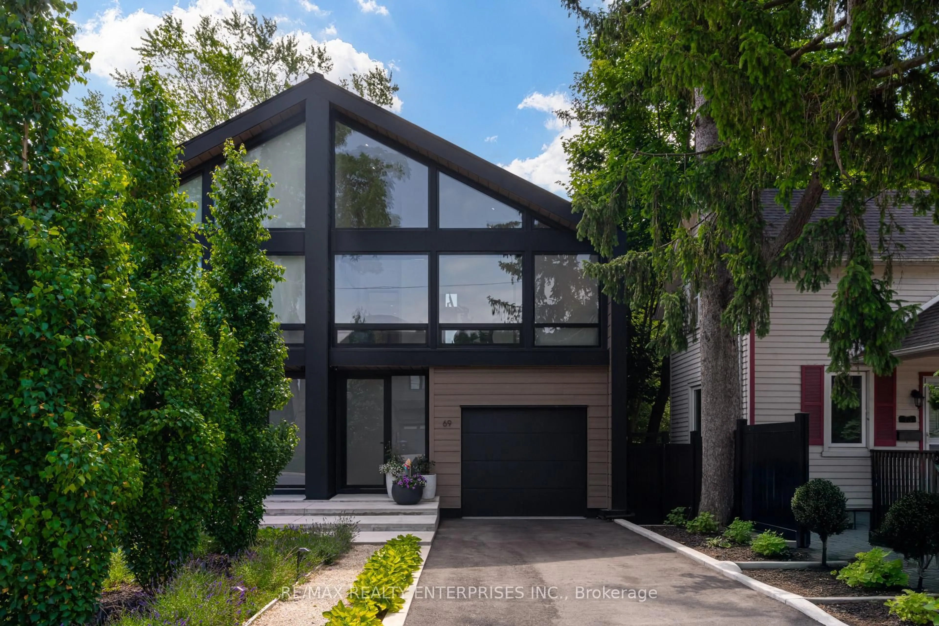 Home with brick exterior material, street for 69 Park St, Mississauga Ontario L5H 1L1