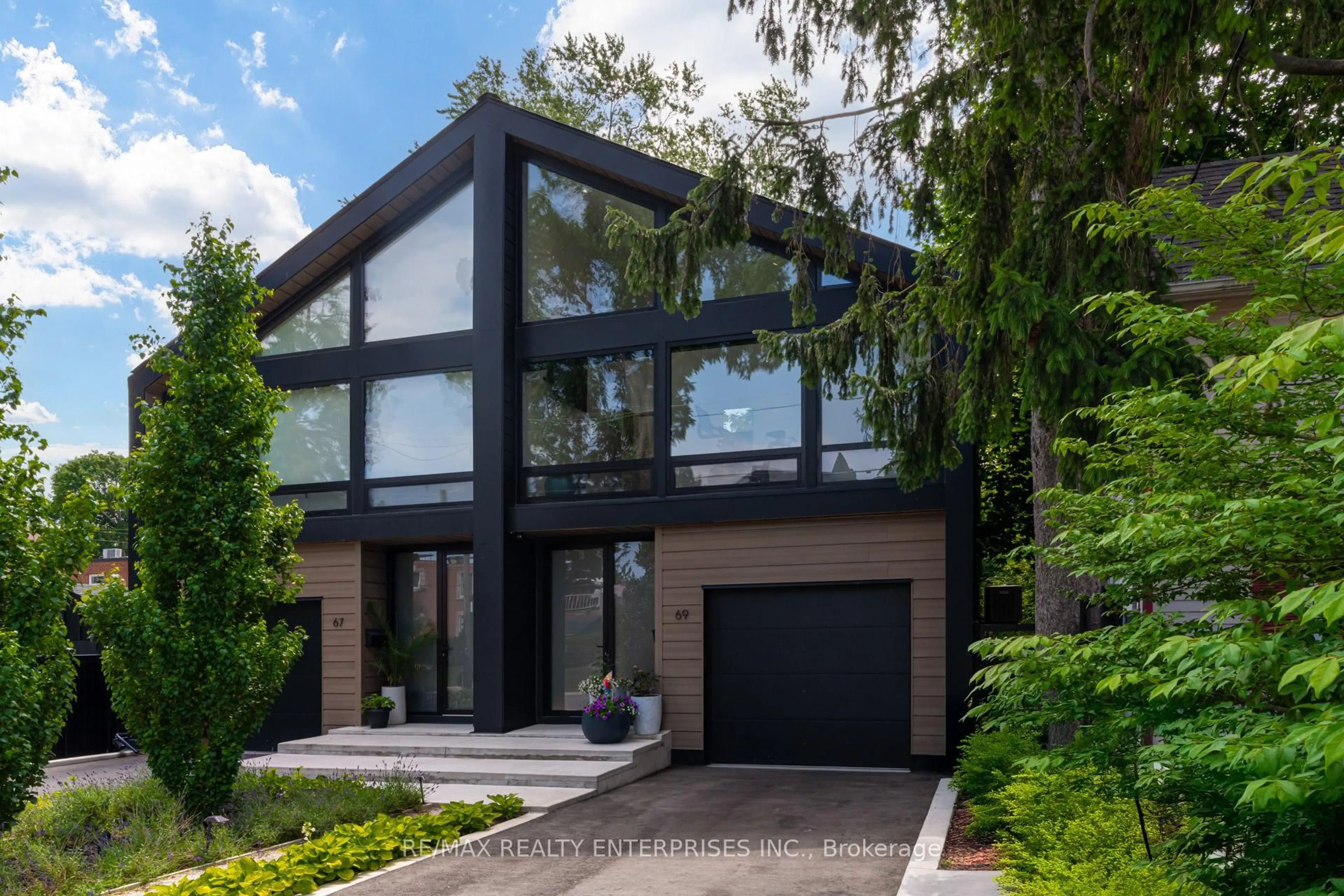 Home with brick exterior material, street for 69 Park St, Mississauga Ontario L5H 1L1