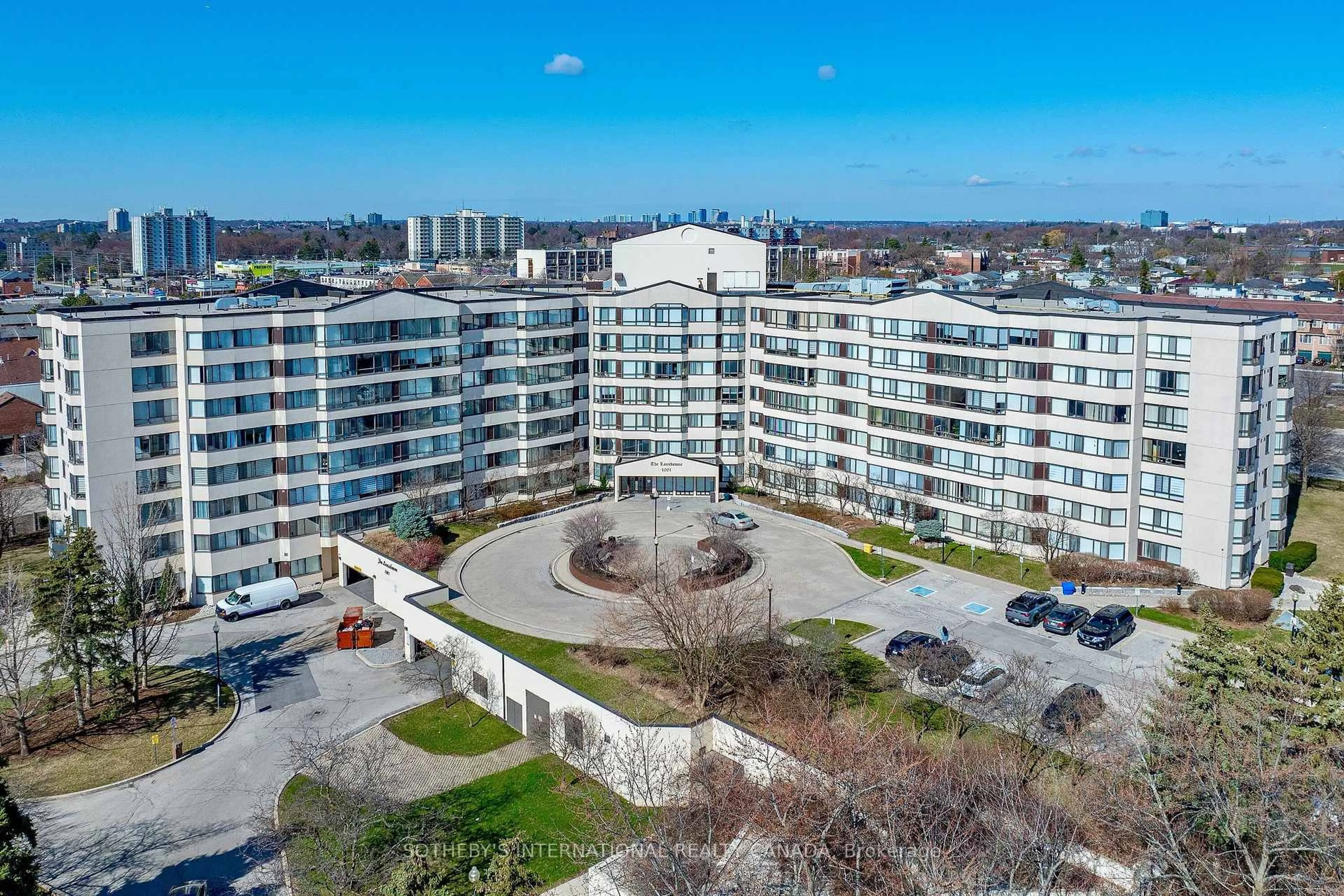 A pic from outside/outdoor area/front of a property/back of a property/a pic from drone, city buildings view from balcony for 1001 Cedarglen Gate #PH04, Mississauga Ontario L5C 4R2
