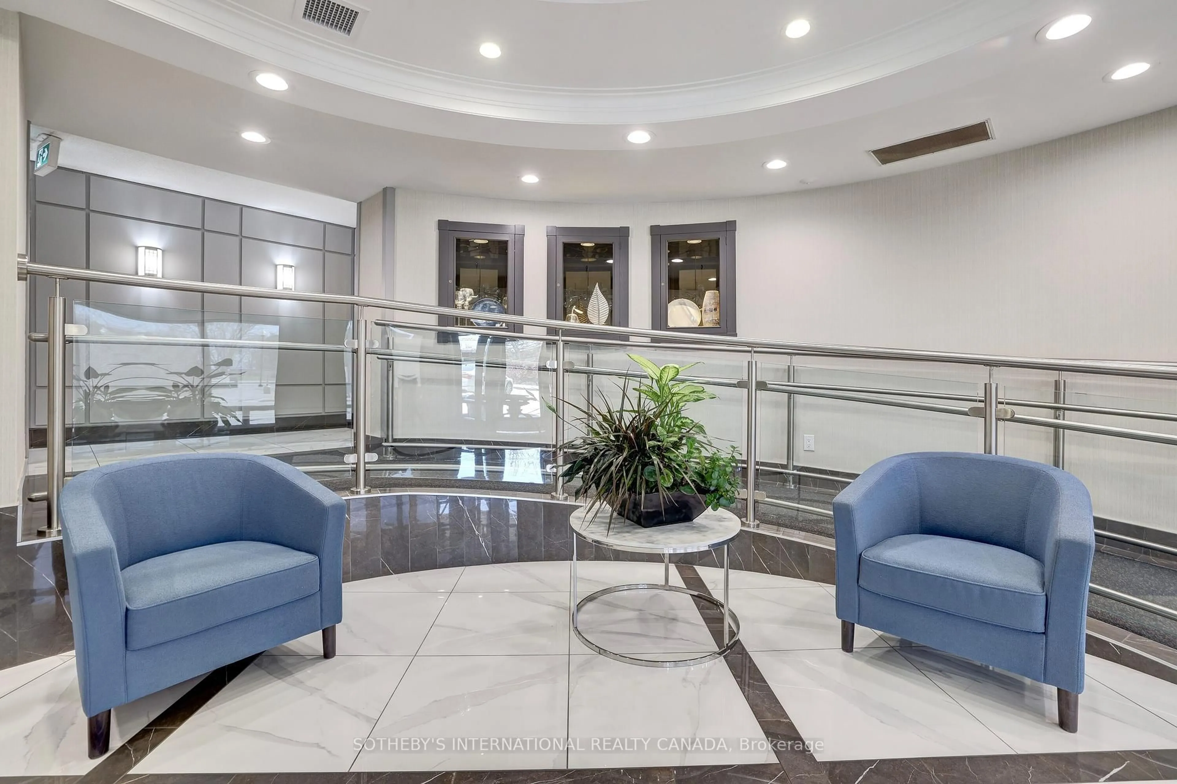 Lobby for 1001 Cedarglen Gate #PH04, Mississauga Ontario L5C 4R2