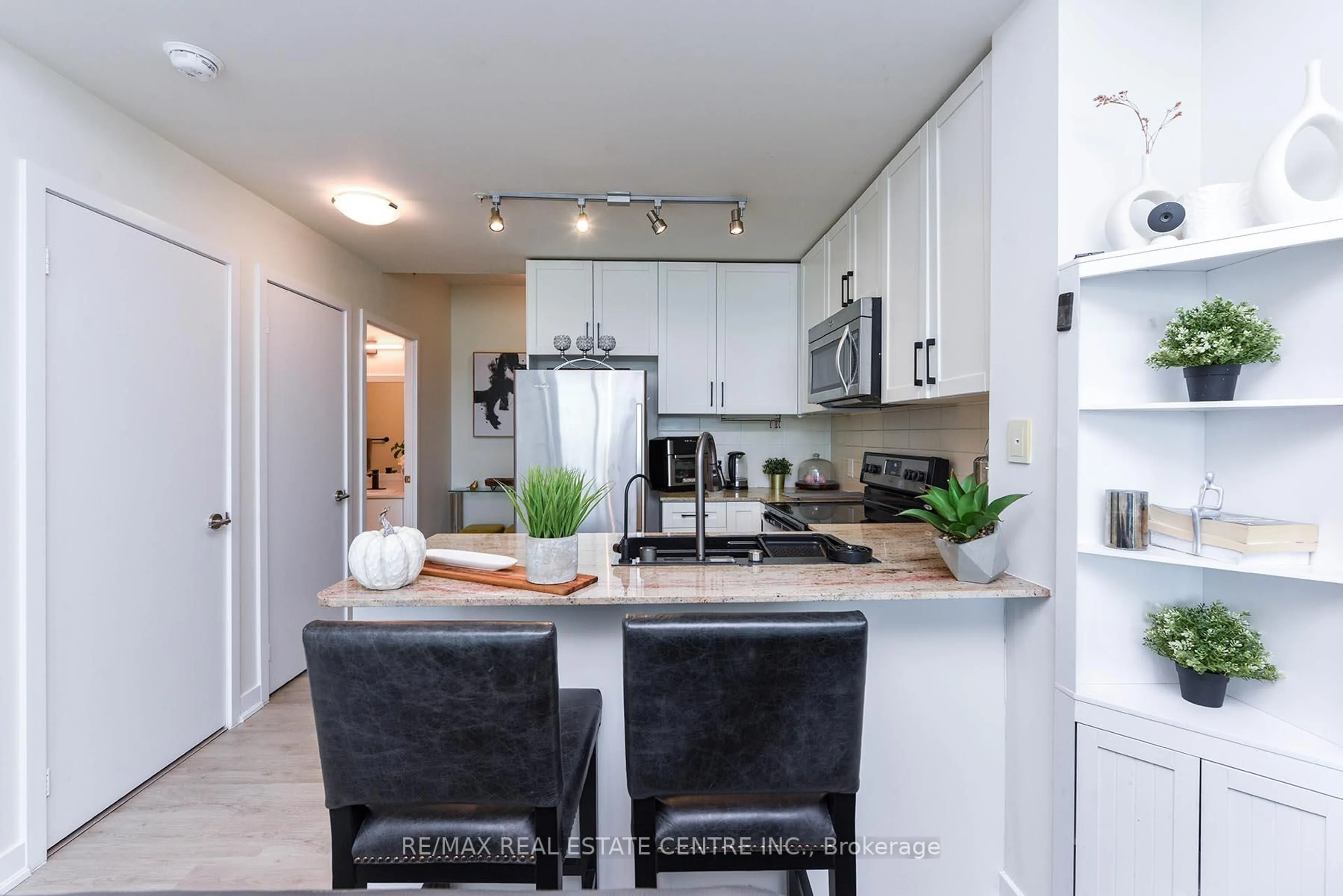 Open concept kitchen, unknown for 3985 Grand Park Dr #1412, Mississauga Ontario L5B 0H8