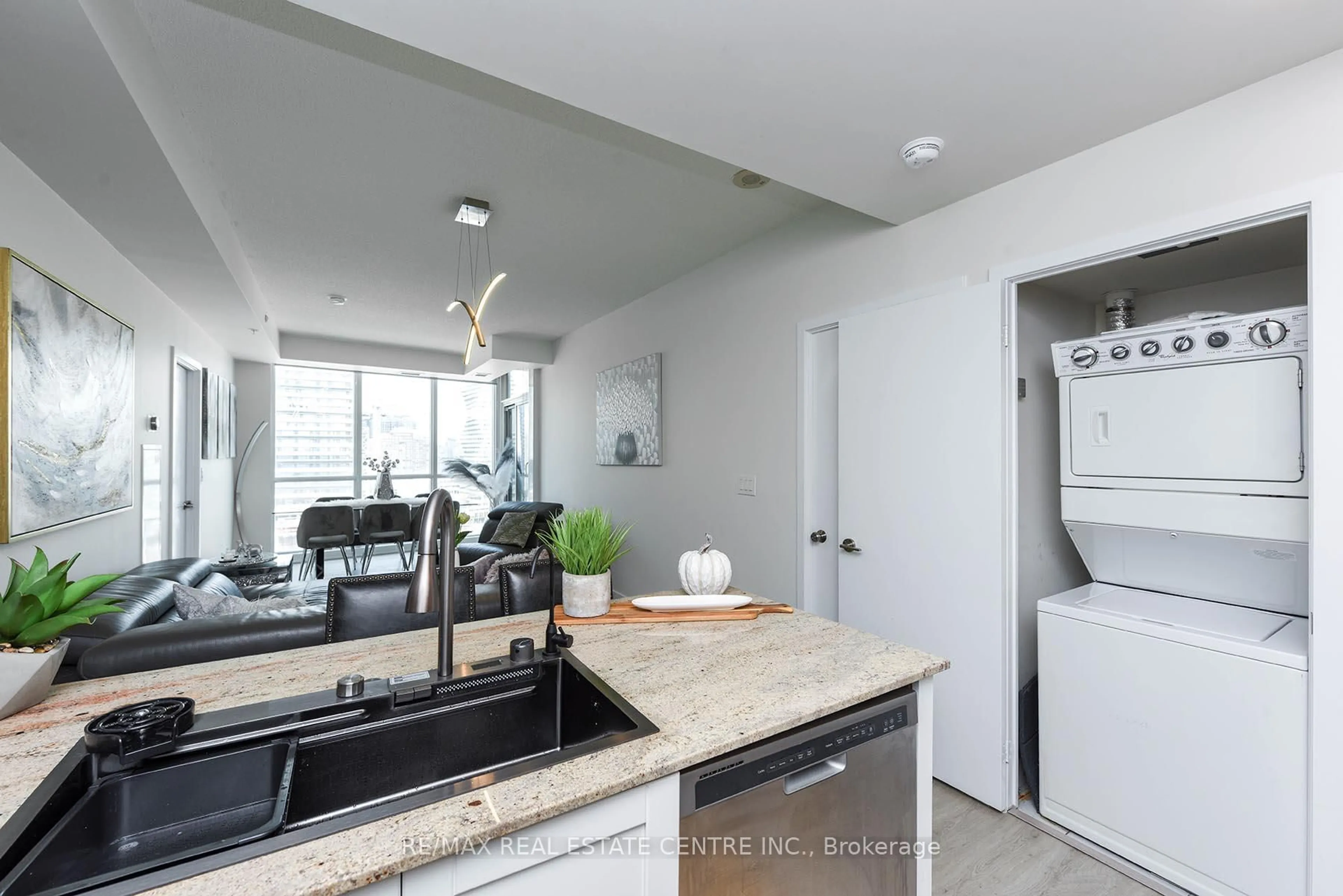 Open concept kitchen, ceramic/tile floor for 3985 Grand Park Dr #1412, Mississauga Ontario L5B 0H8