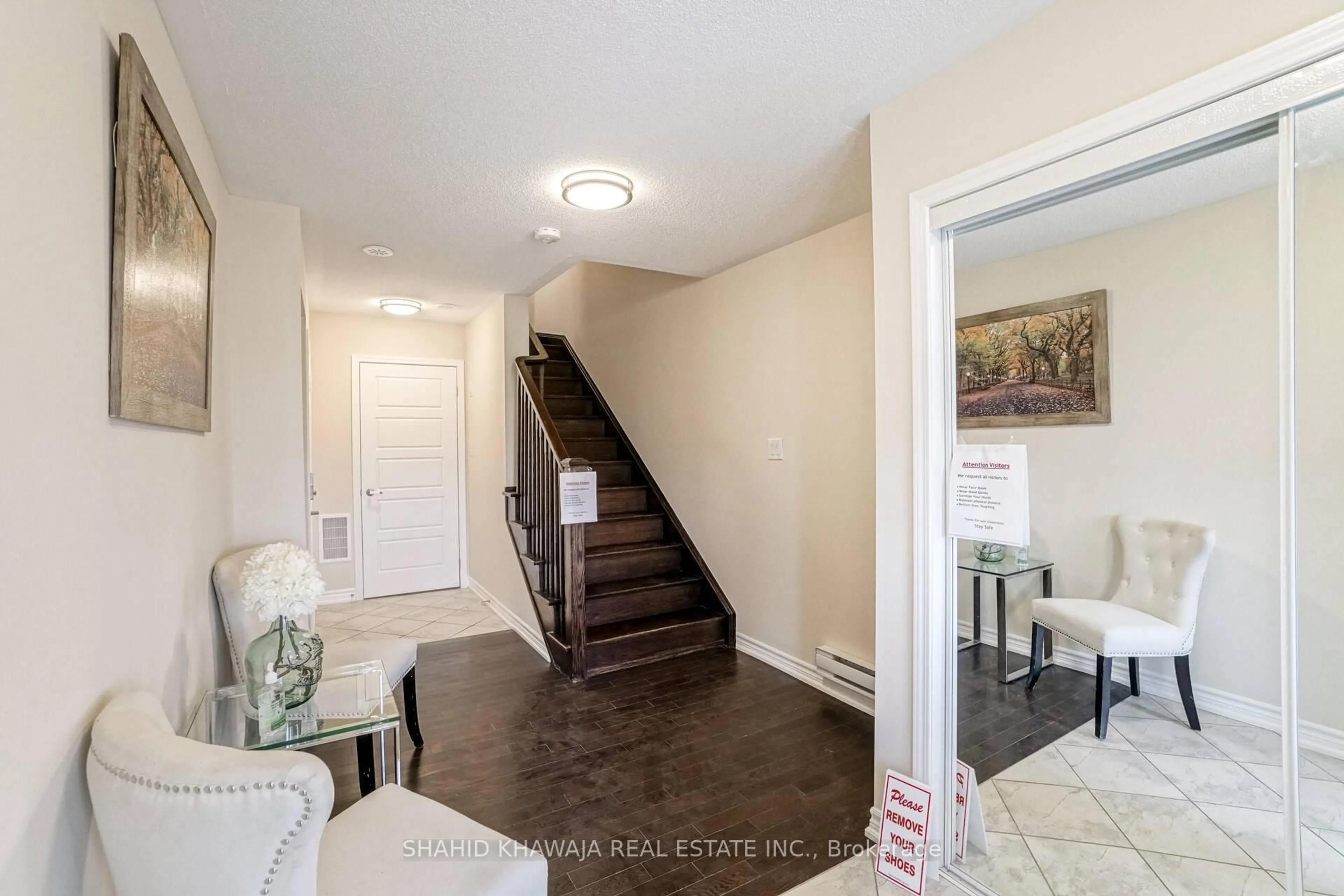Indoor entryway for 1222 Rose Way #78, Milton Ontario L9E 1P1