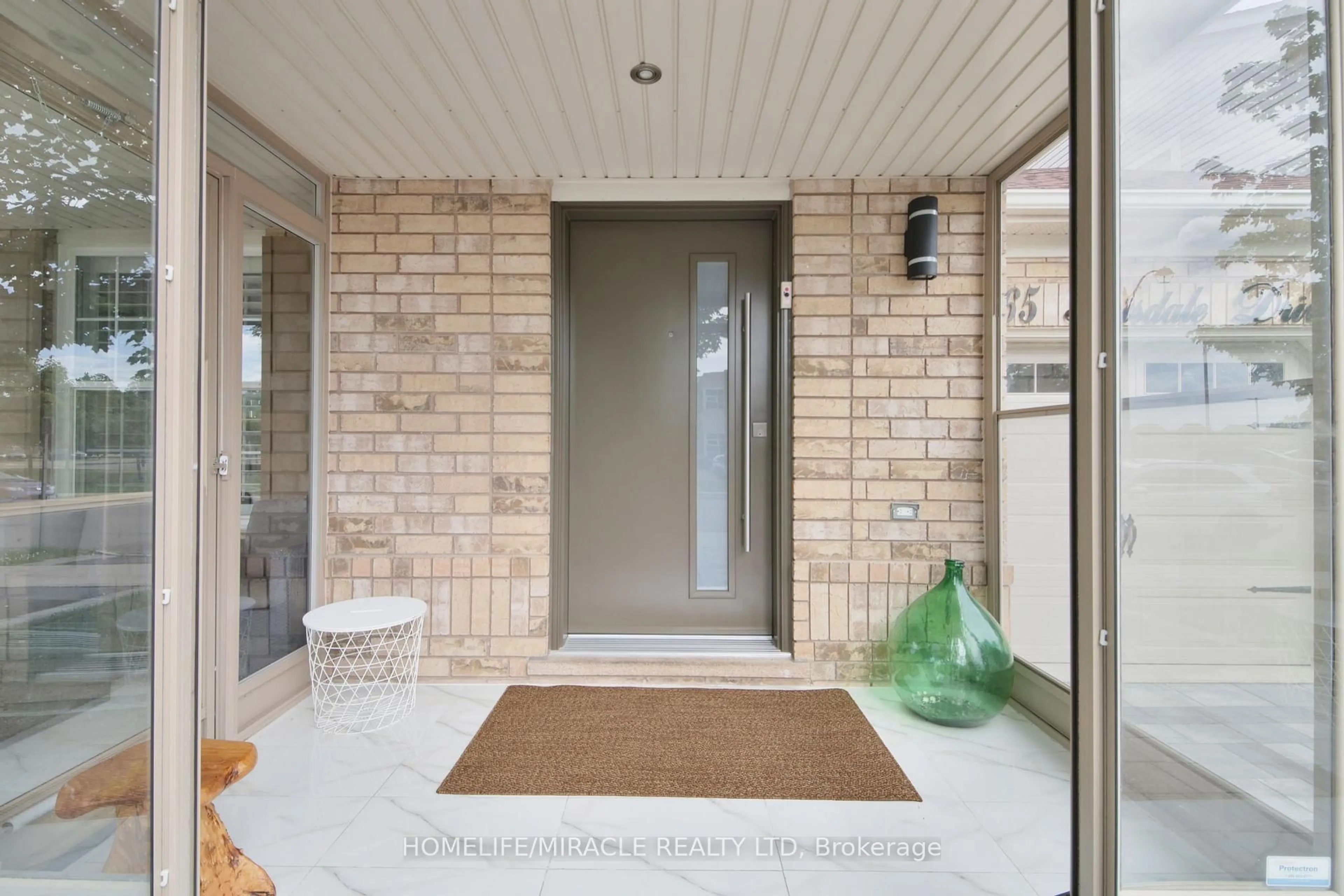Indoor entryway for 365 Brisdale Dr, Brampton Ontario L7A 3M6