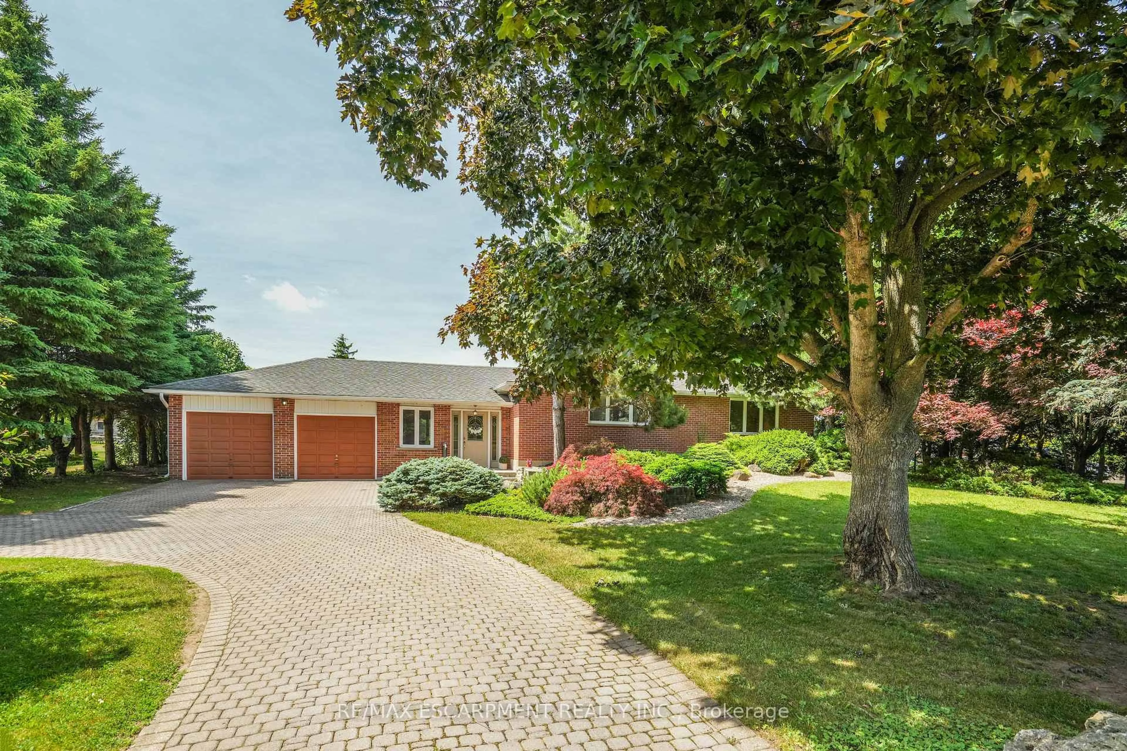 A pic from outside/outdoor area/front of a property/back of a property/a pic from drone, street for 13312 Trafalgar Rd, Halton Hills Ontario L7G 4S4