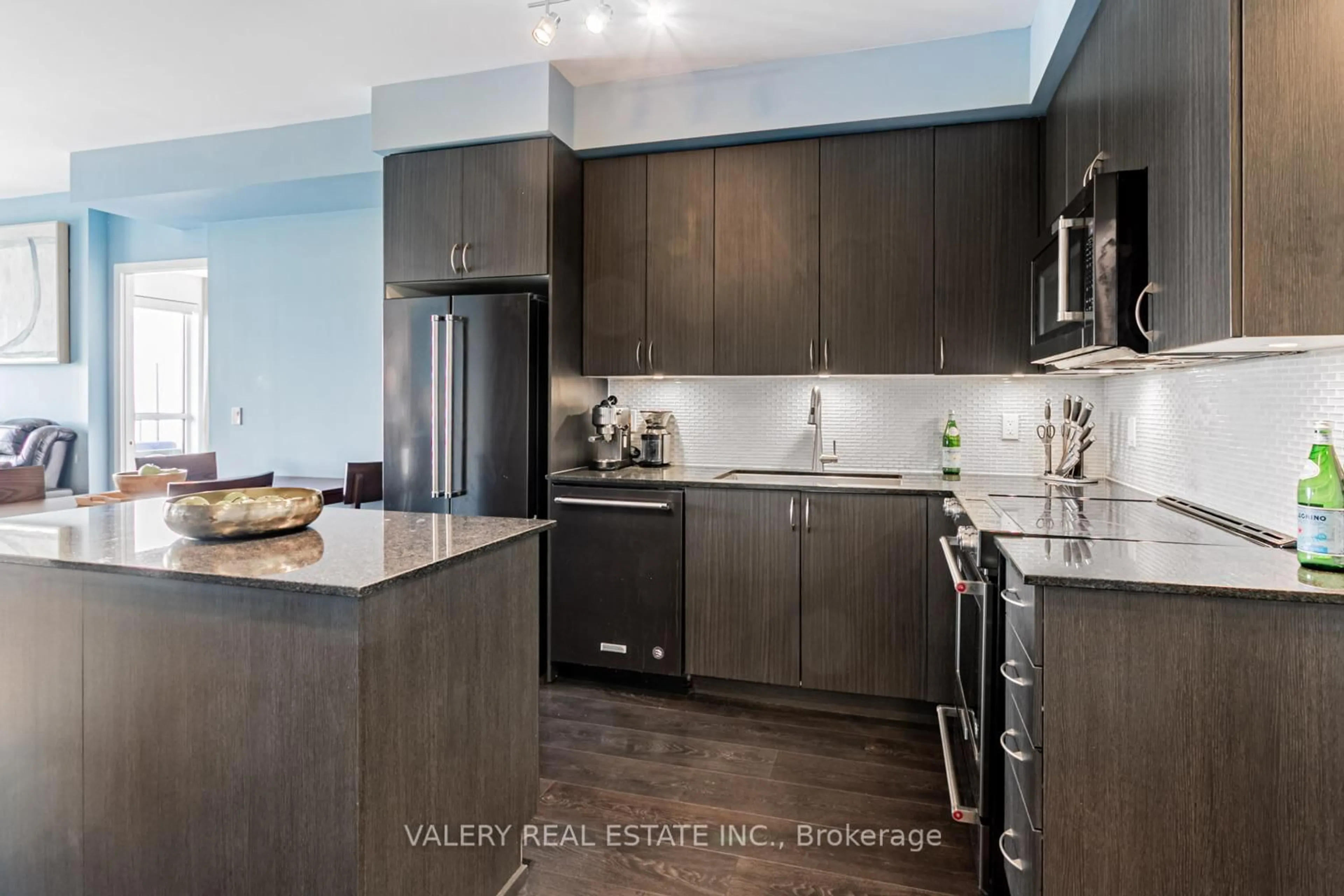 Open concept kitchen, unknown for 4655 Glen Erin Dr #1002, Mississauga Ontario L5M 0Z1