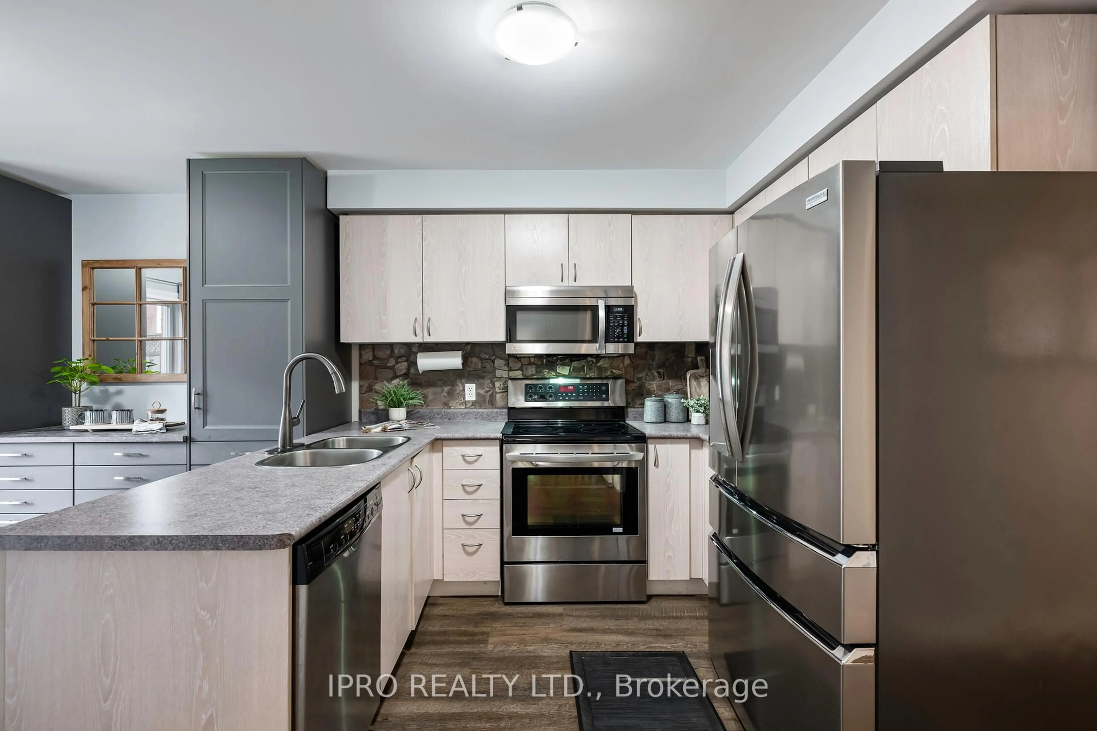 Standard kitchen, unknown for 305 Marshall Cres, Orangeville Ontario L9W 4Y5