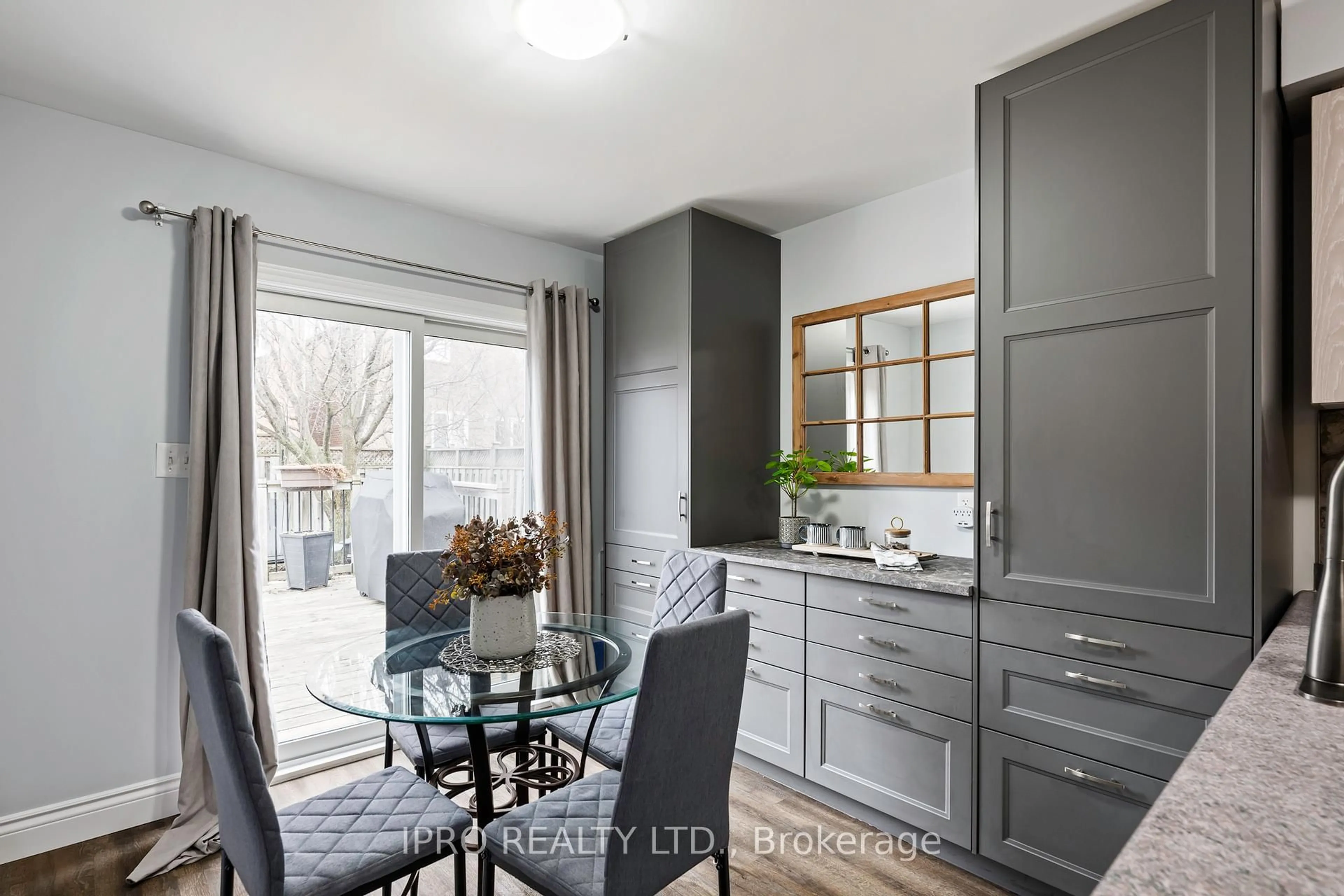 Contemporary kitchen, unknown for 305 Marshall Cres, Orangeville Ontario L9W 4Y5