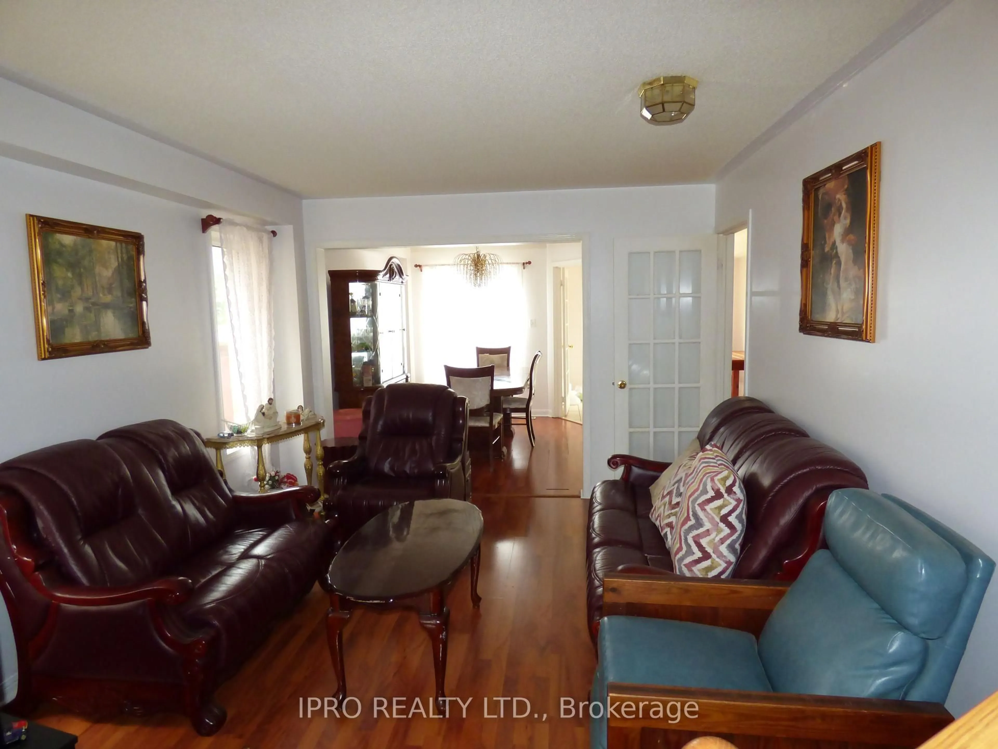 Living room with furniture, wood/laminate floor for 1431 Spring Garden Crt, Mississauga Ontario L5N 8K6