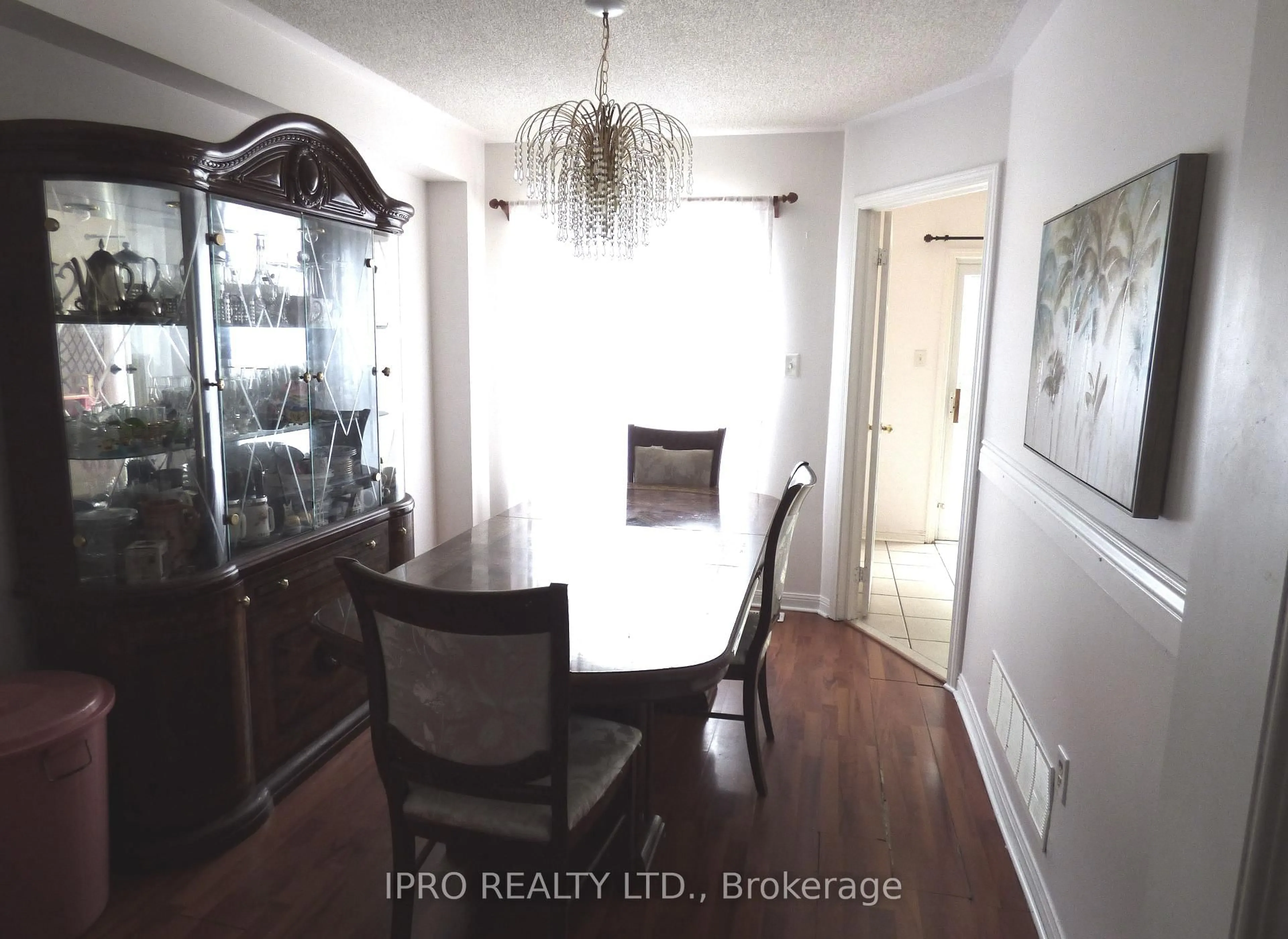 Dining room, wood/laminate floor for 1431 Spring Garden Crt, Mississauga Ontario L5N 8K6