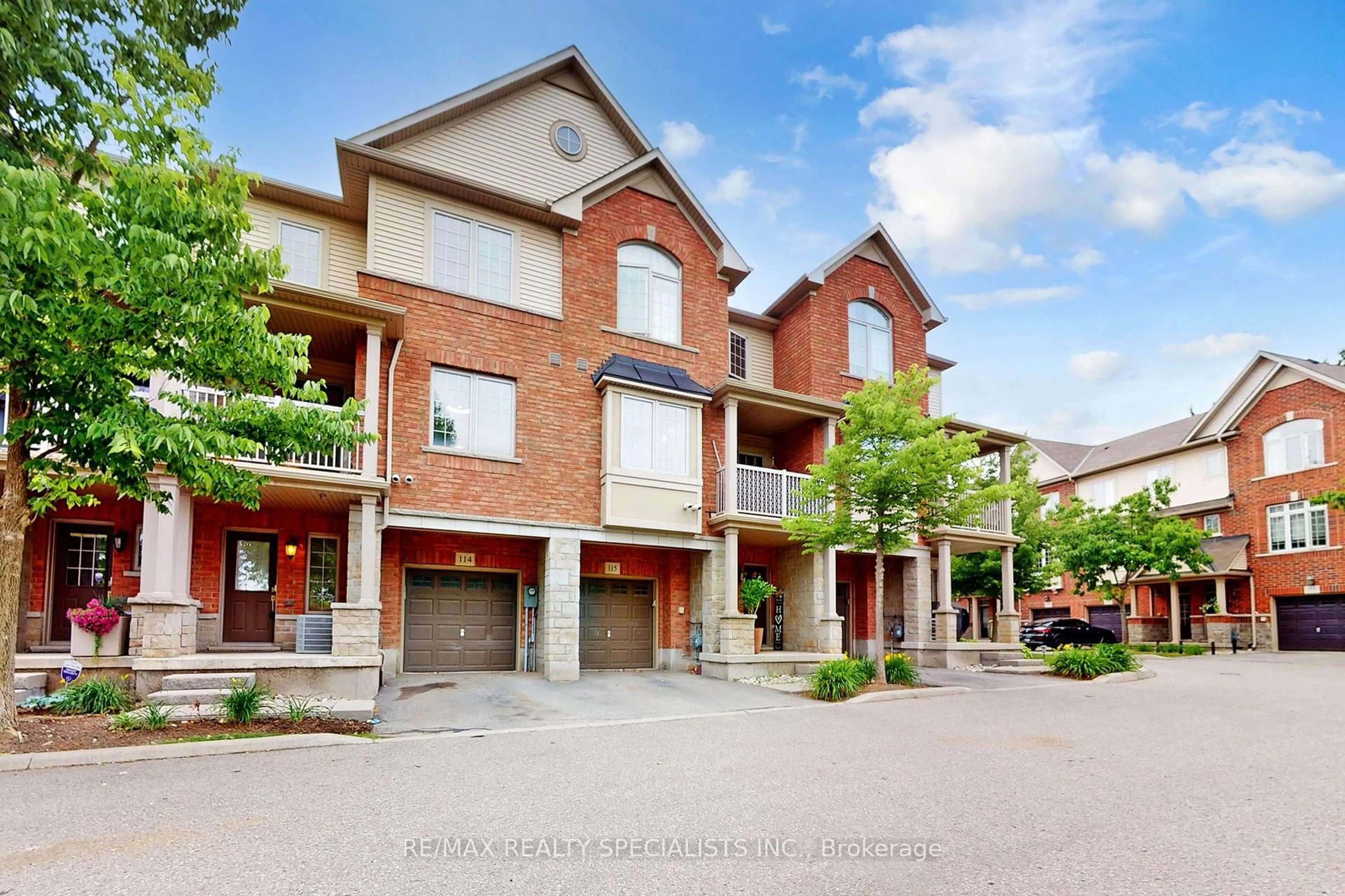 Home with brick exterior material, building for 1401 Plains Rd #114, Burlington Ontario L7R 0C2