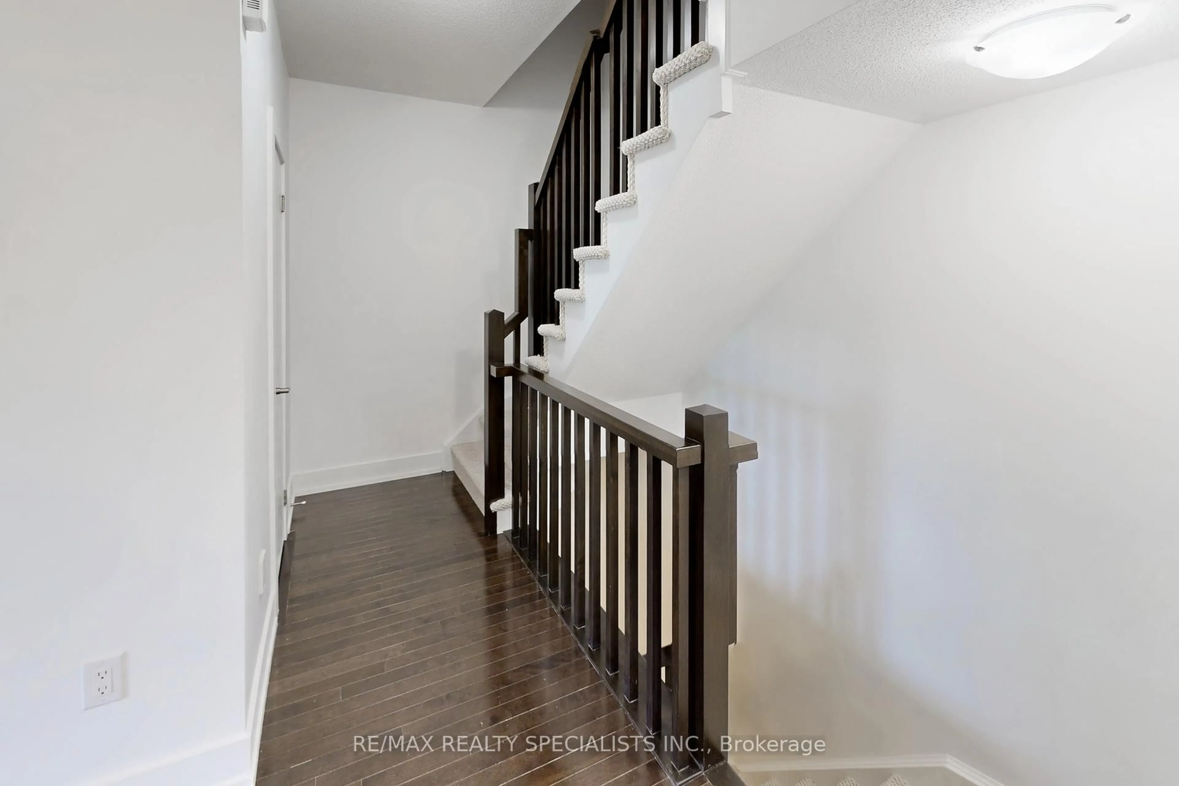 Stairs for 1401 Plains Rd #114, Burlington Ontario L7R 0C2
