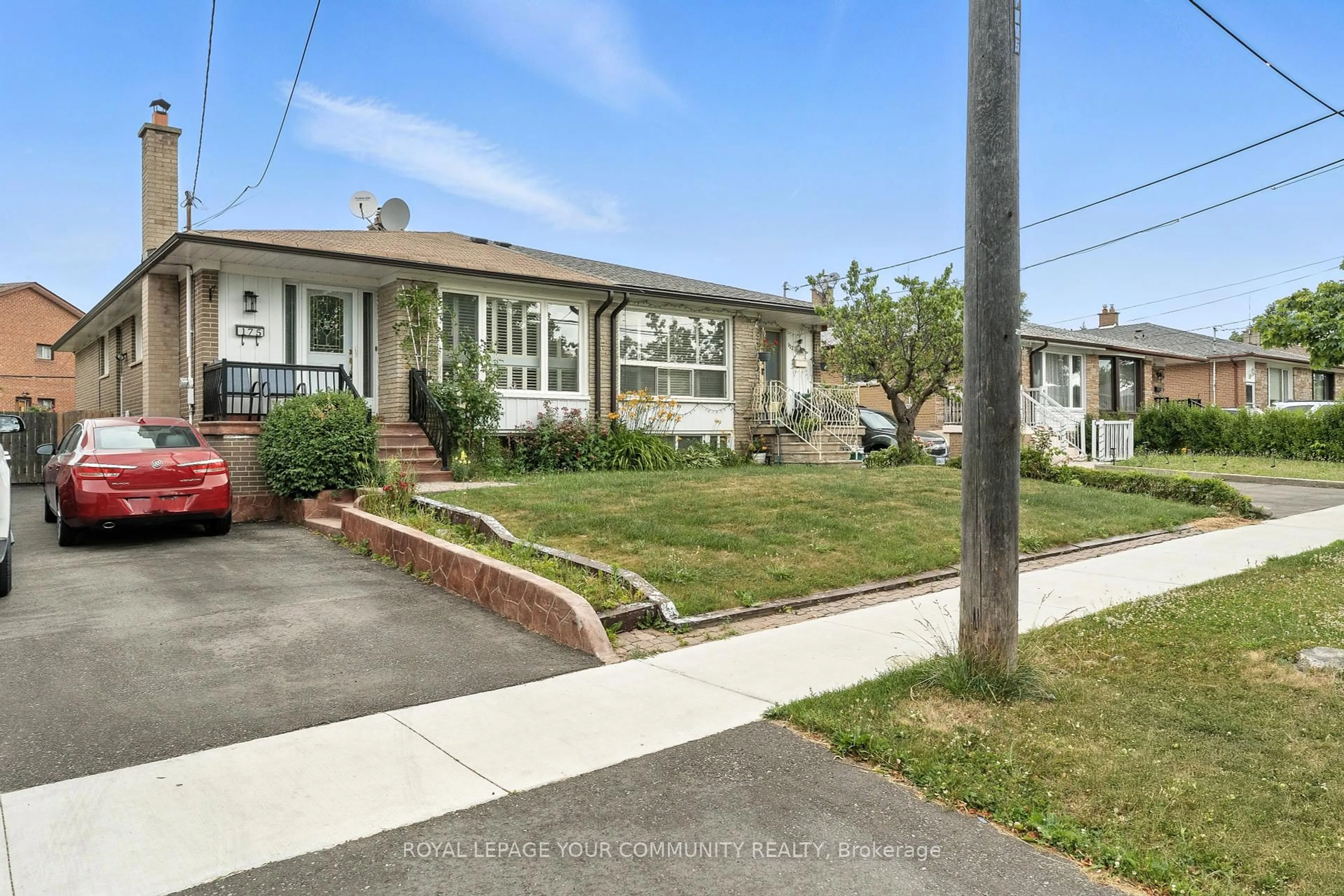 A pic from outside/outdoor area/front of a property/back of a property/a pic from drone, street for 175 Lindylou Rd, Toronto Ontario M9M 2B8
