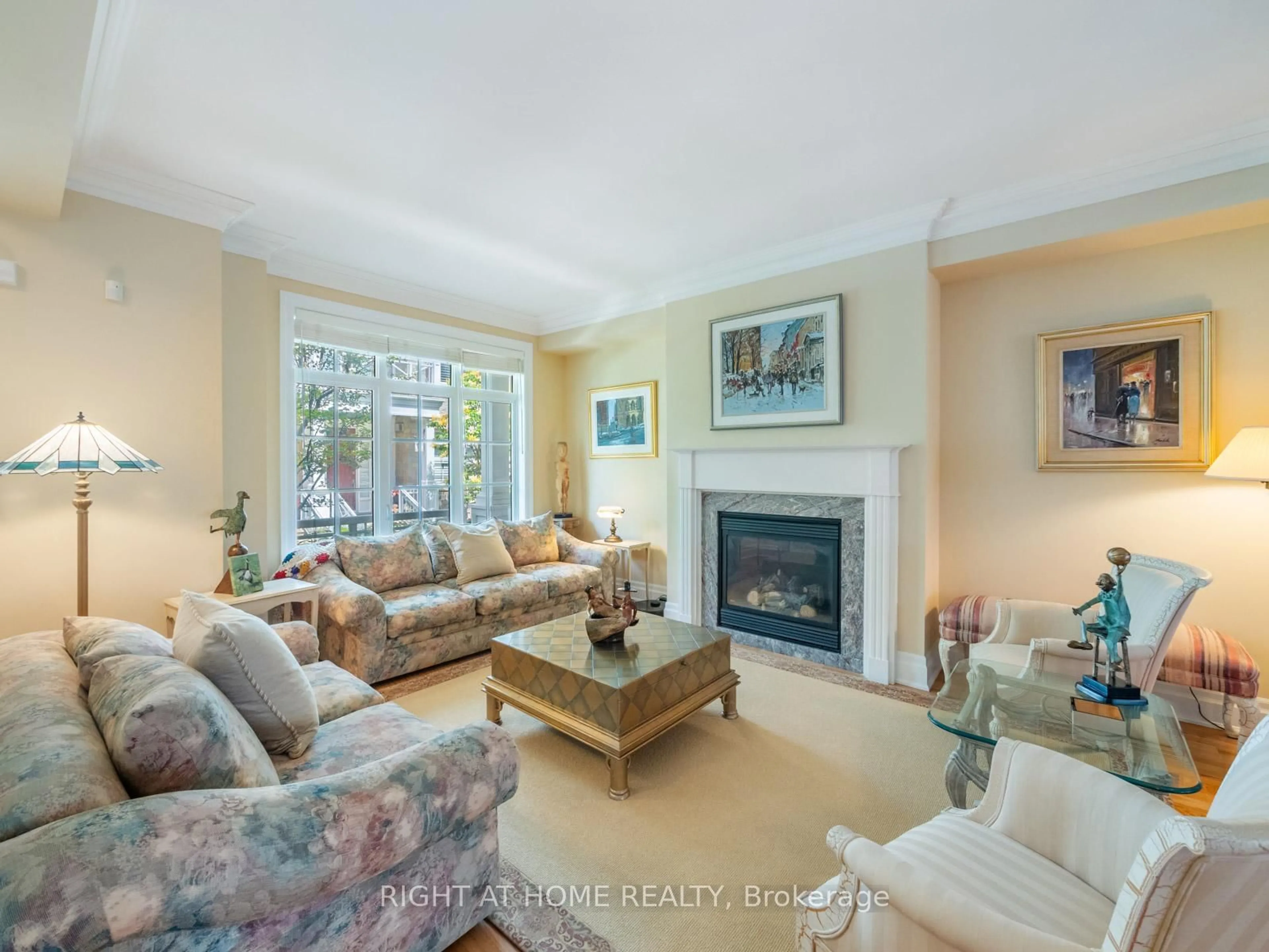 Living room with furniture, unknown for 2369 Ontario St #26, Oakville Ontario L6L 1A6