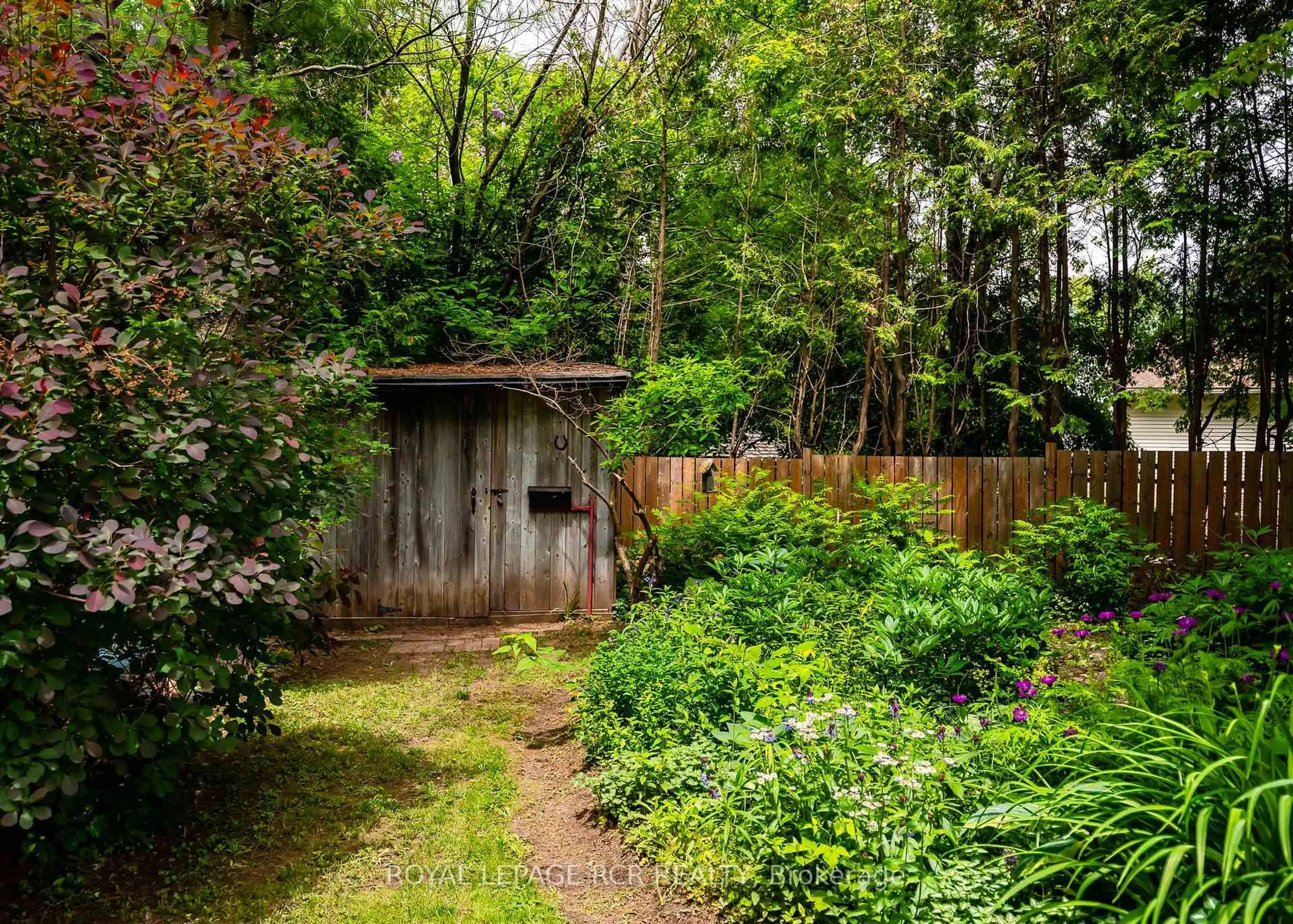 Shed for 31 Forest Park Rd, Orangeville Ontario L9W 1A1