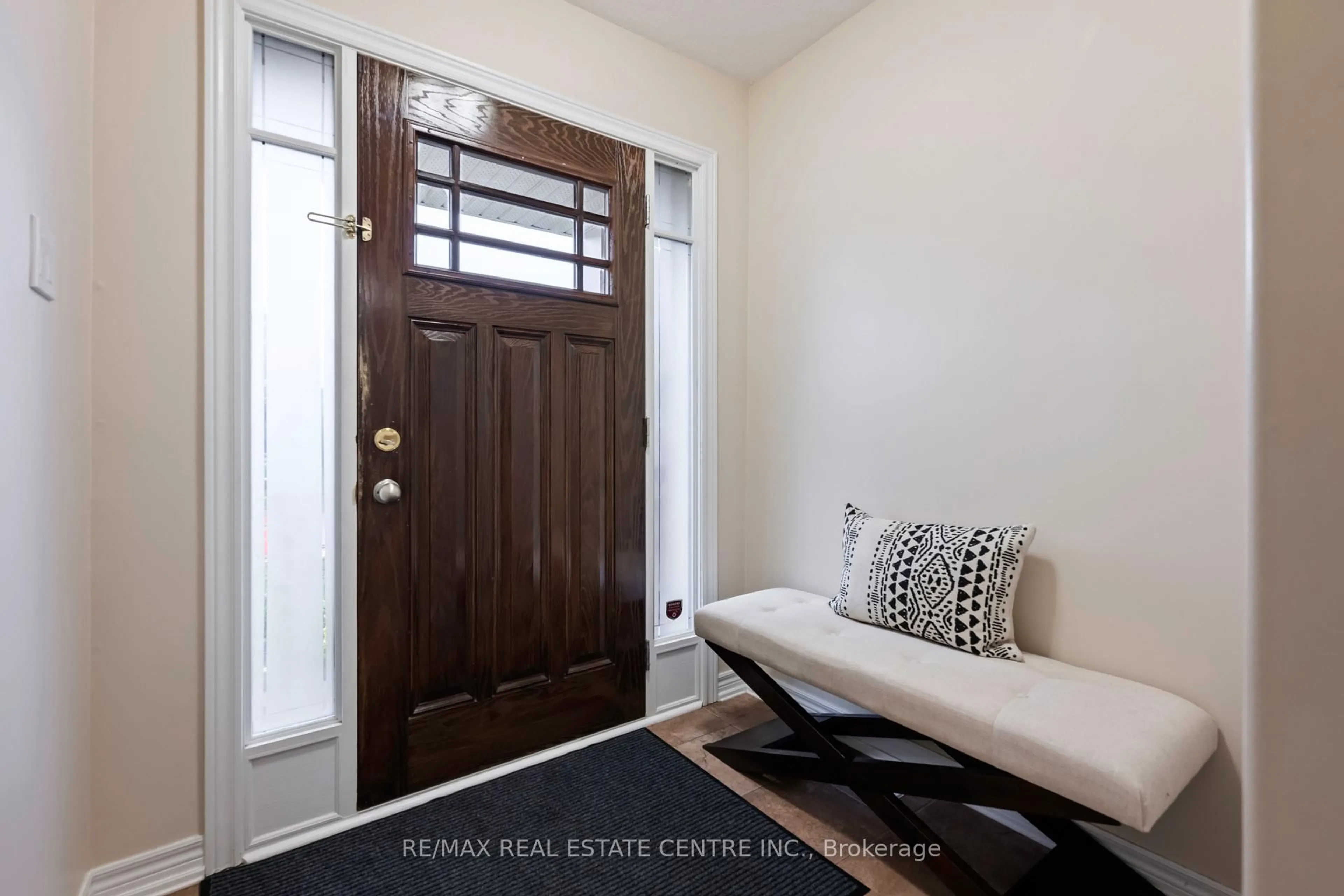Indoor entryway for 96 Preston Dr, Orangeville Ontario L9W 0C7