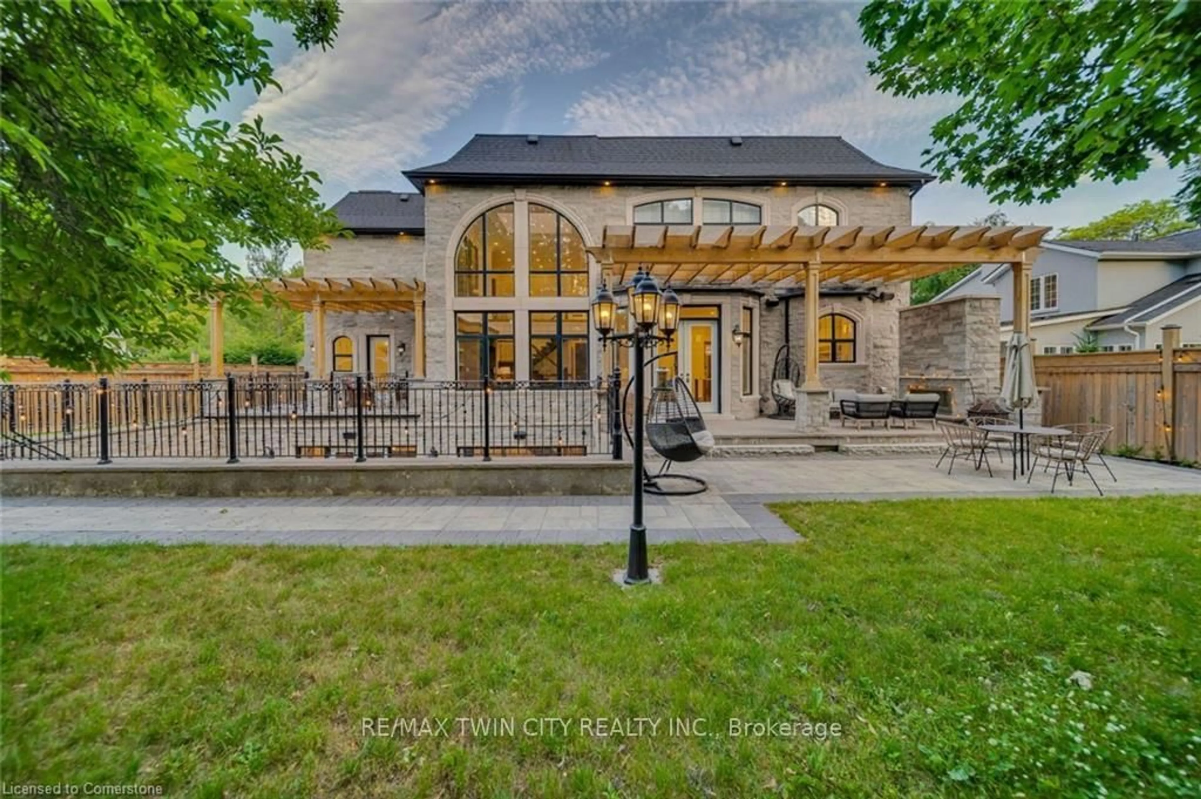 Patio, street for 2115 Rebecca St, Oakville Ontario L6L 2A4