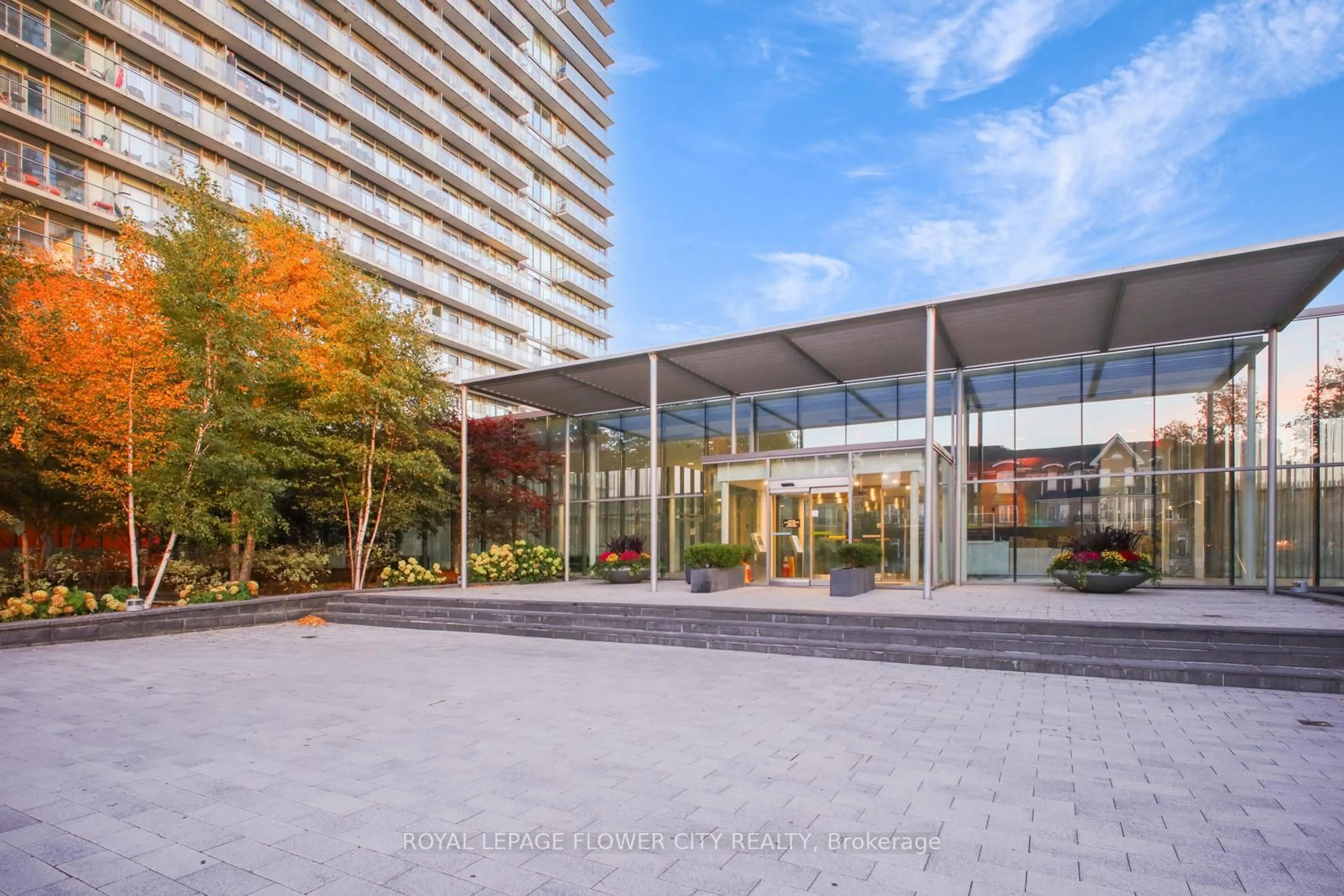 Indoor foyer for 103 The Queensway Ave #2407, Toronto Ontario M6S 5B3