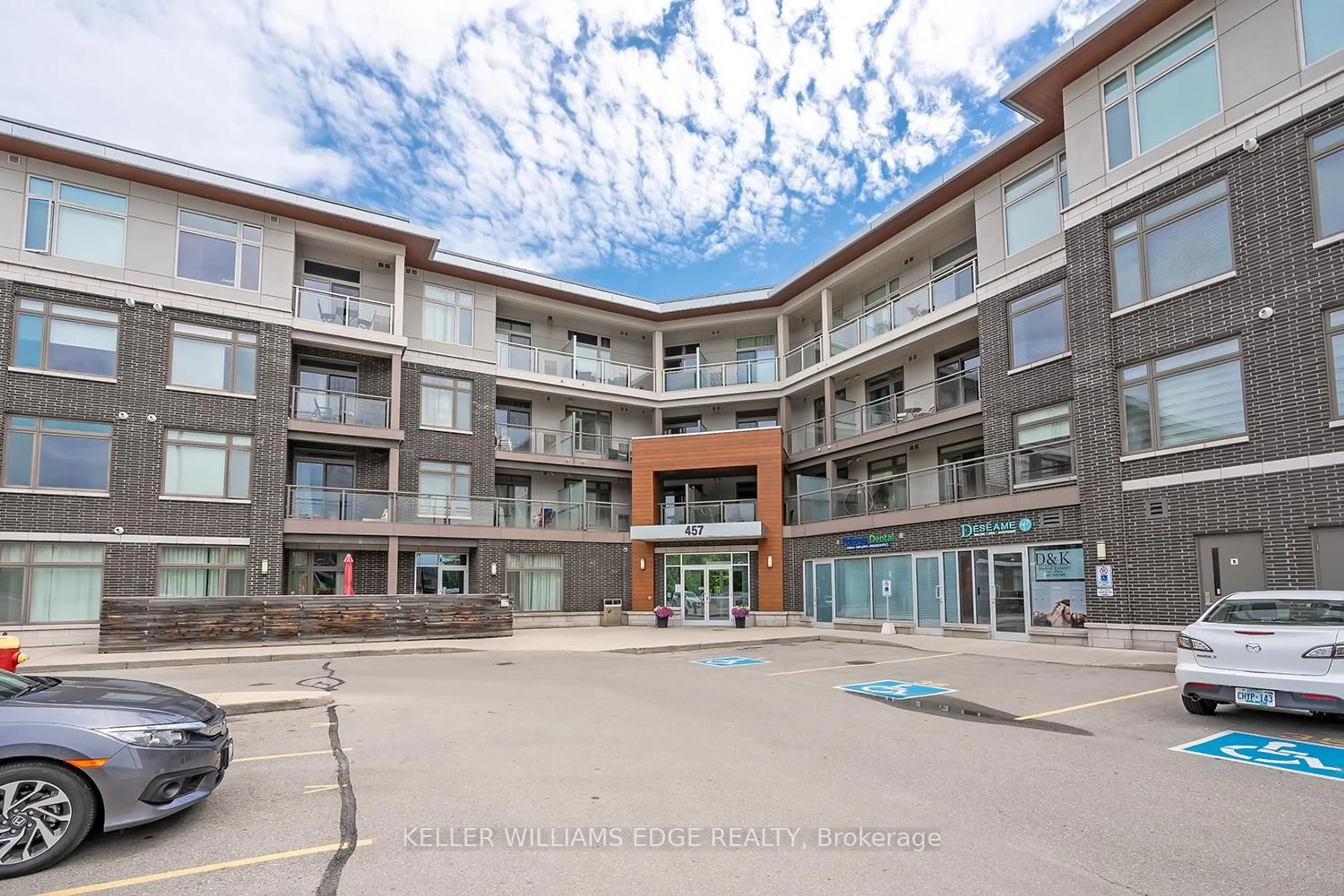 Patio, building for 457 Plains Rd #302, Burlington Ontario L7T 0B8