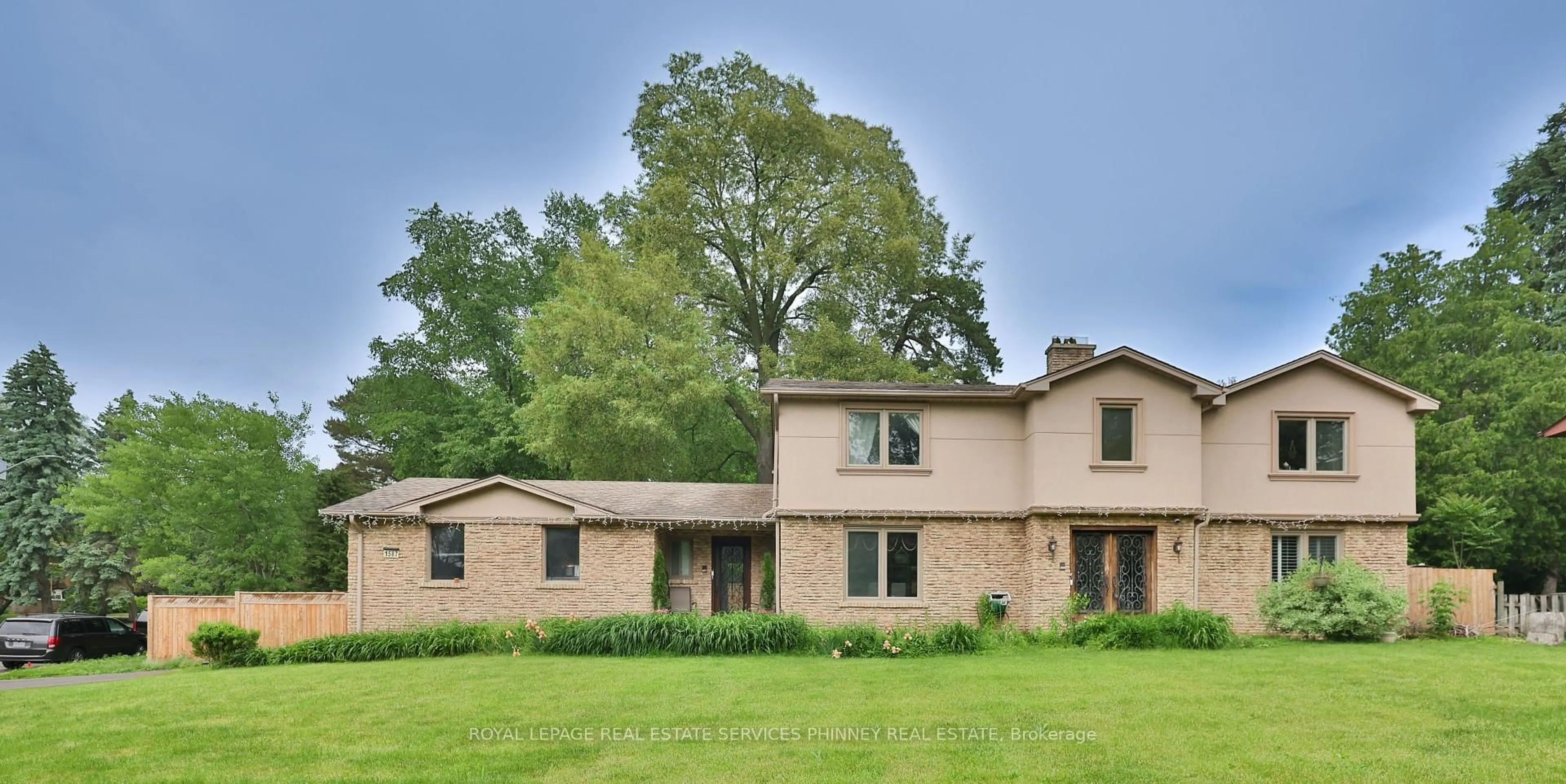 Home with brick exterior material, unknown for 1587 Stavebank Rd, Mississauga Ontario L5G 2V6