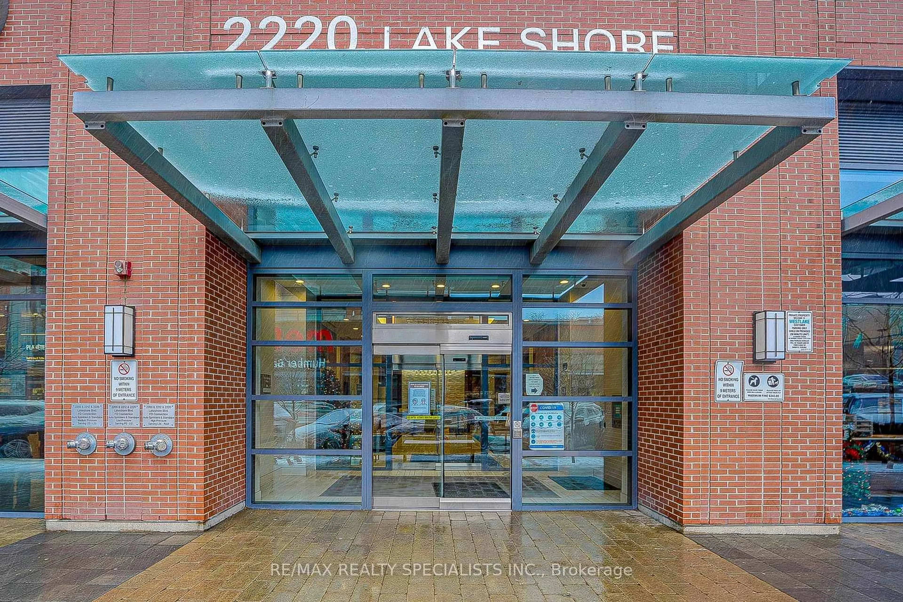 Indoor foyer for 2220 Lakeshore Blvd #601, Toronto Ontario M8V 0C1