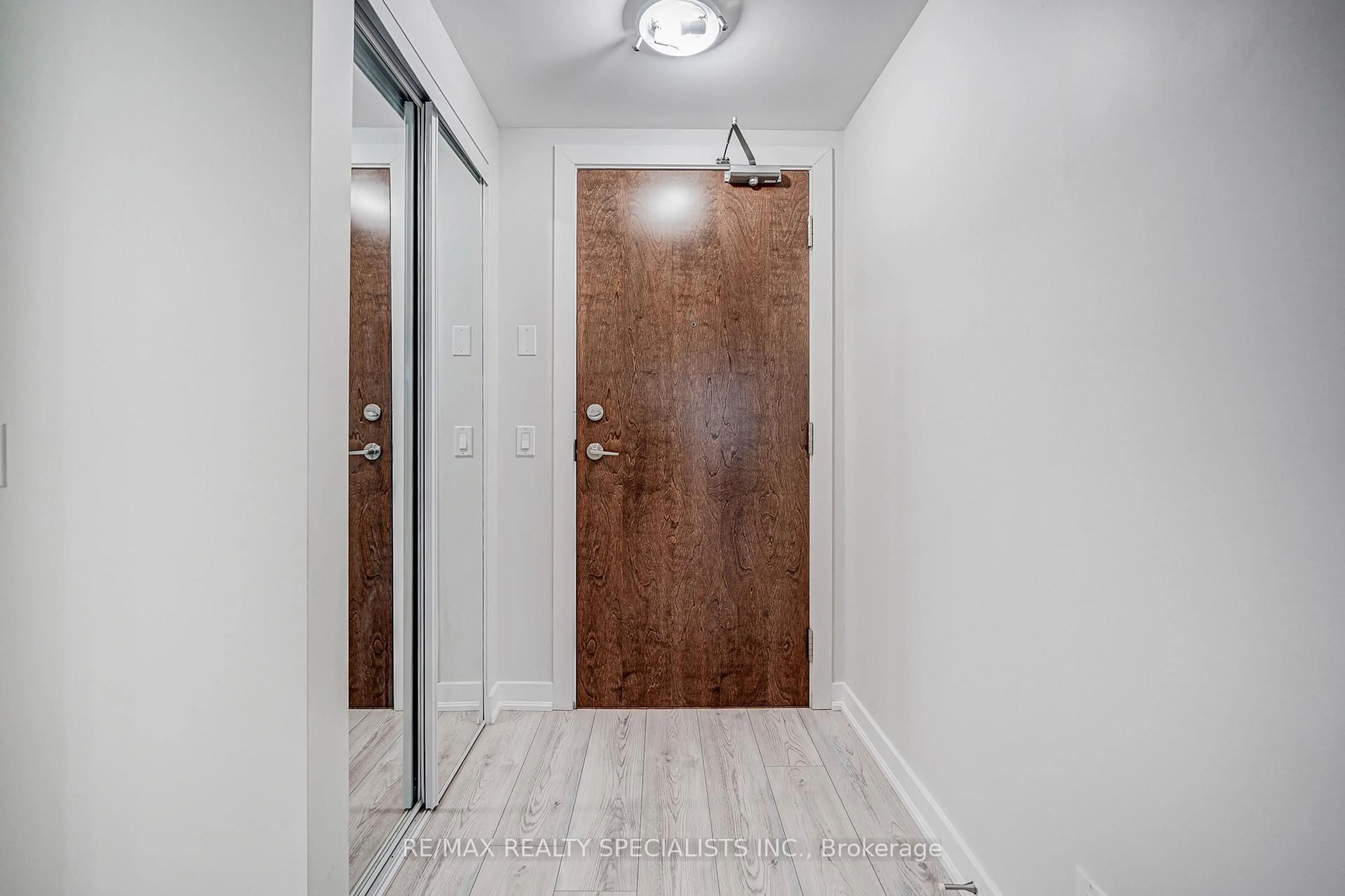 Indoor entryway for 2220 Lakeshore Blvd #601, Toronto Ontario M8V 0C1