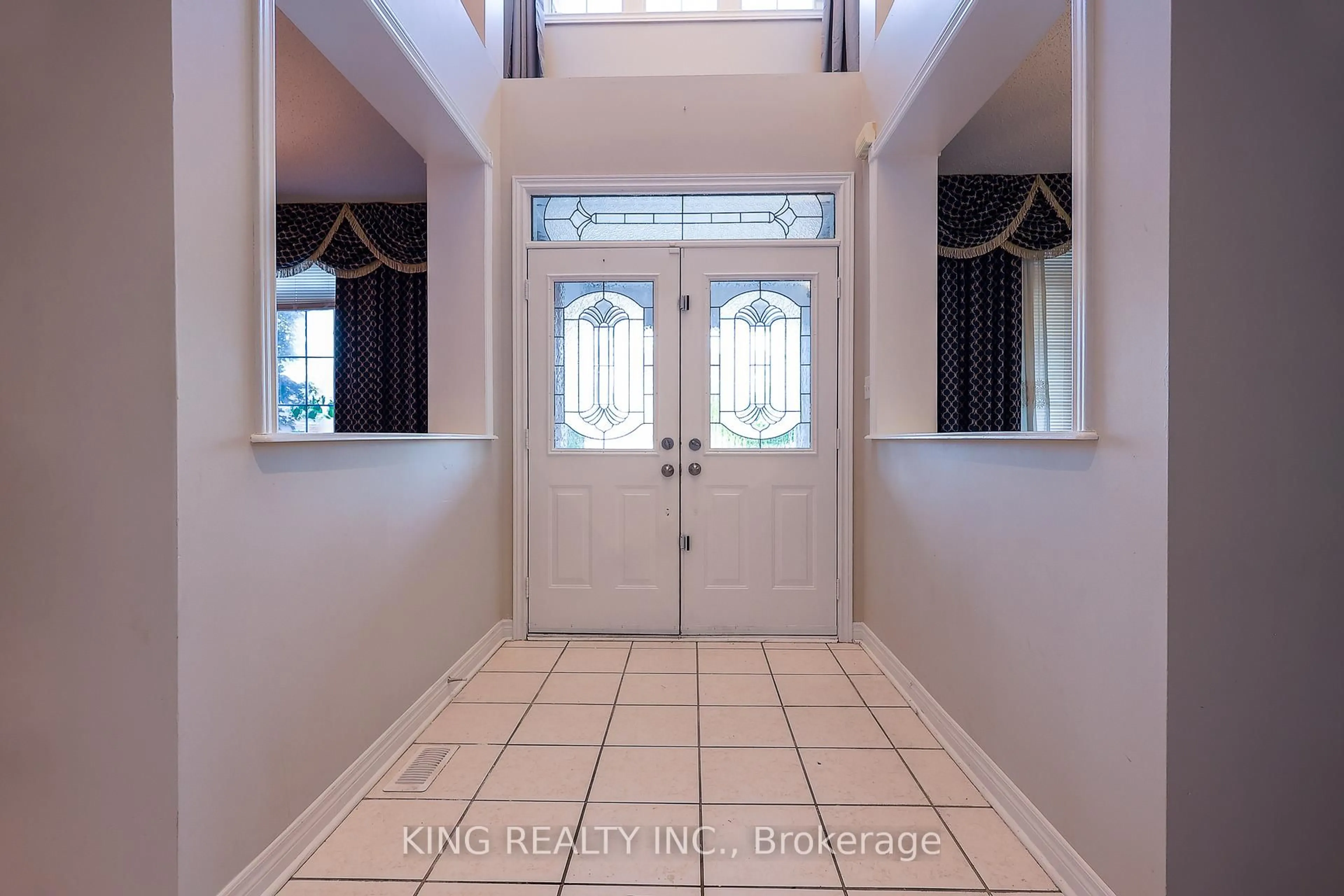 Indoor entryway for 3073 Bentley Dr, Mississauga Ontario L5M 6W3