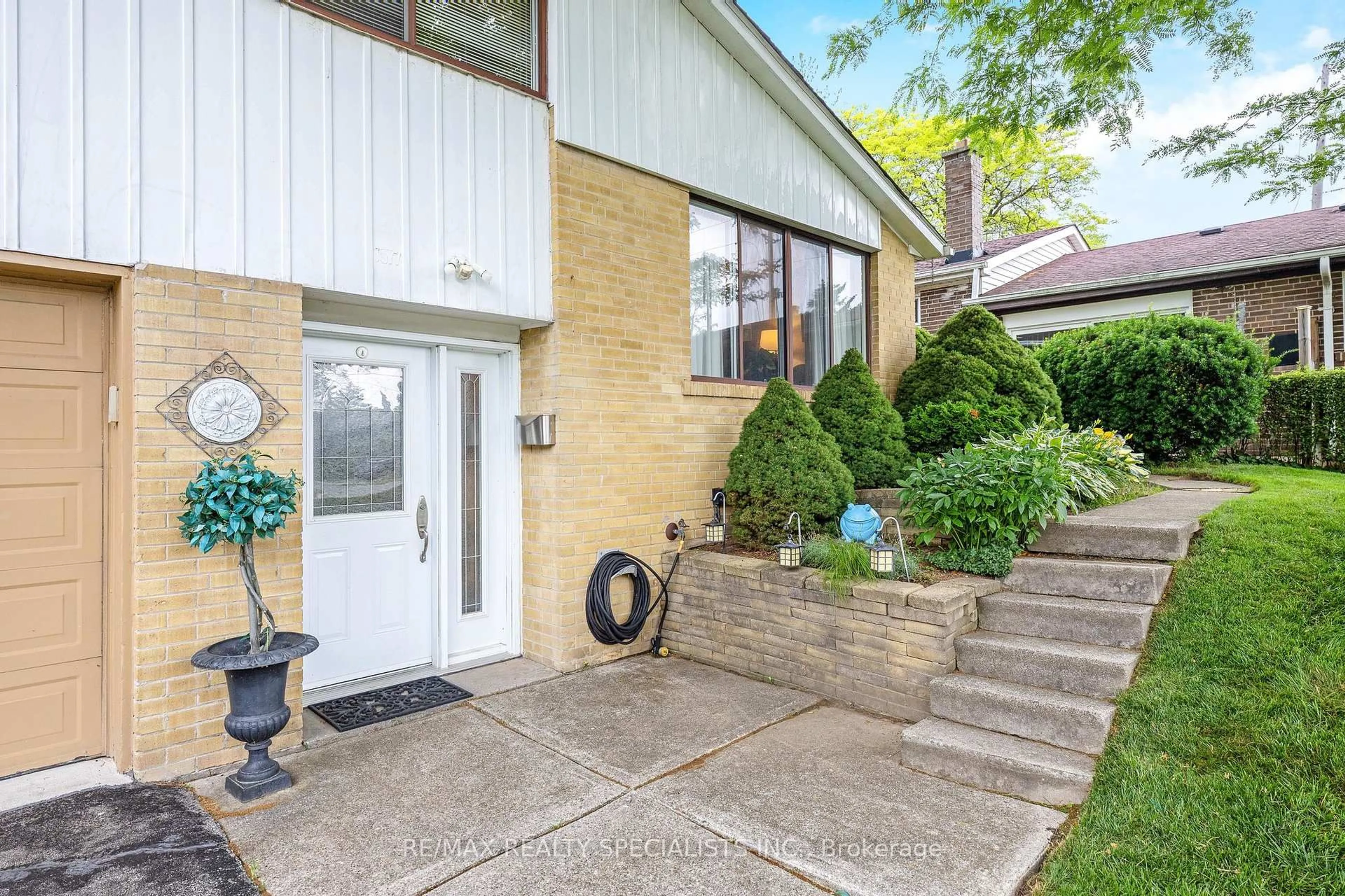 Unknown for 1577 Loconder Crt, Mississauga Ontario L5C 1S9