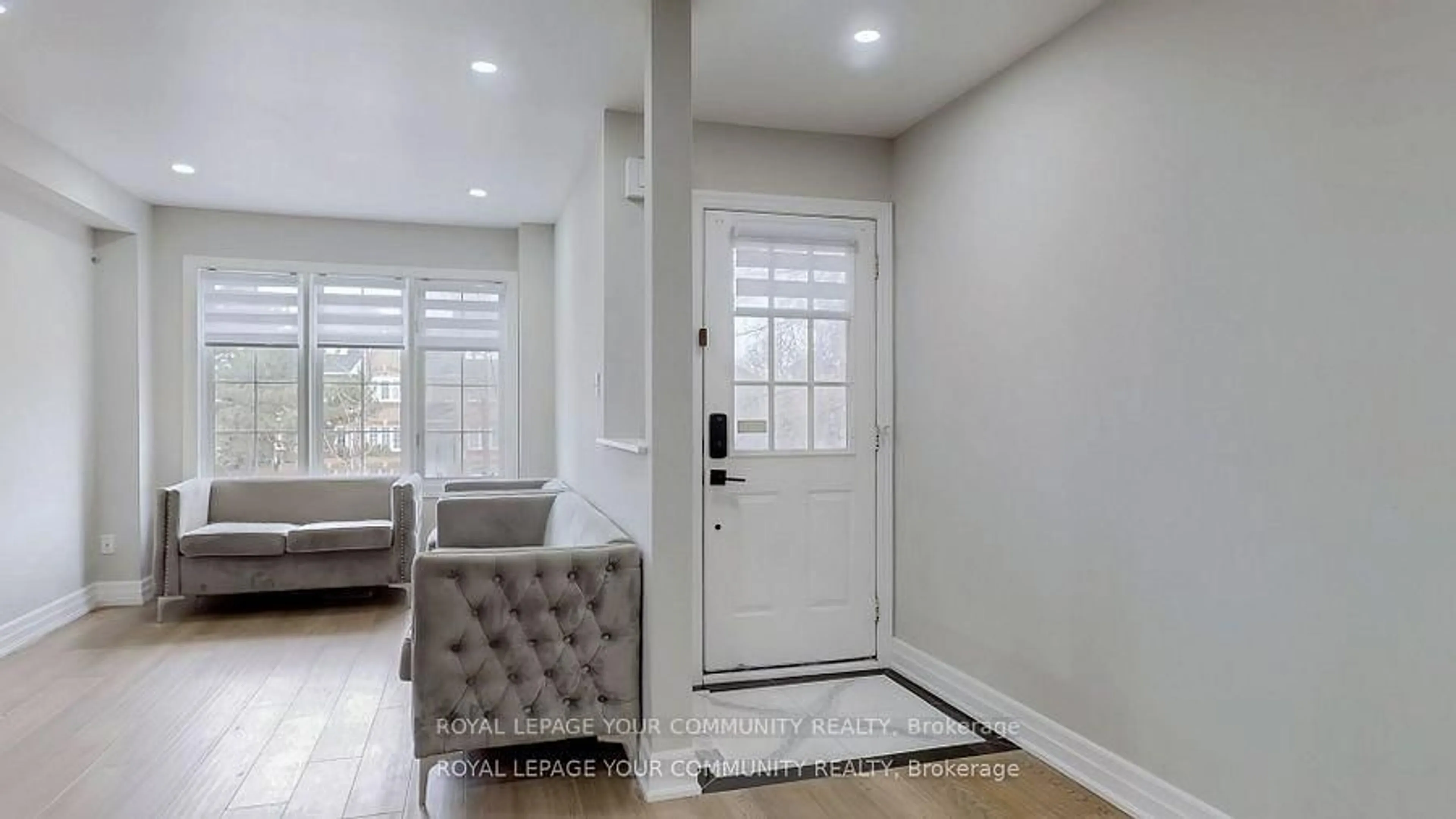 Indoor entryway for 148 Rory Rd, Toronto Ontario M6L 3G4